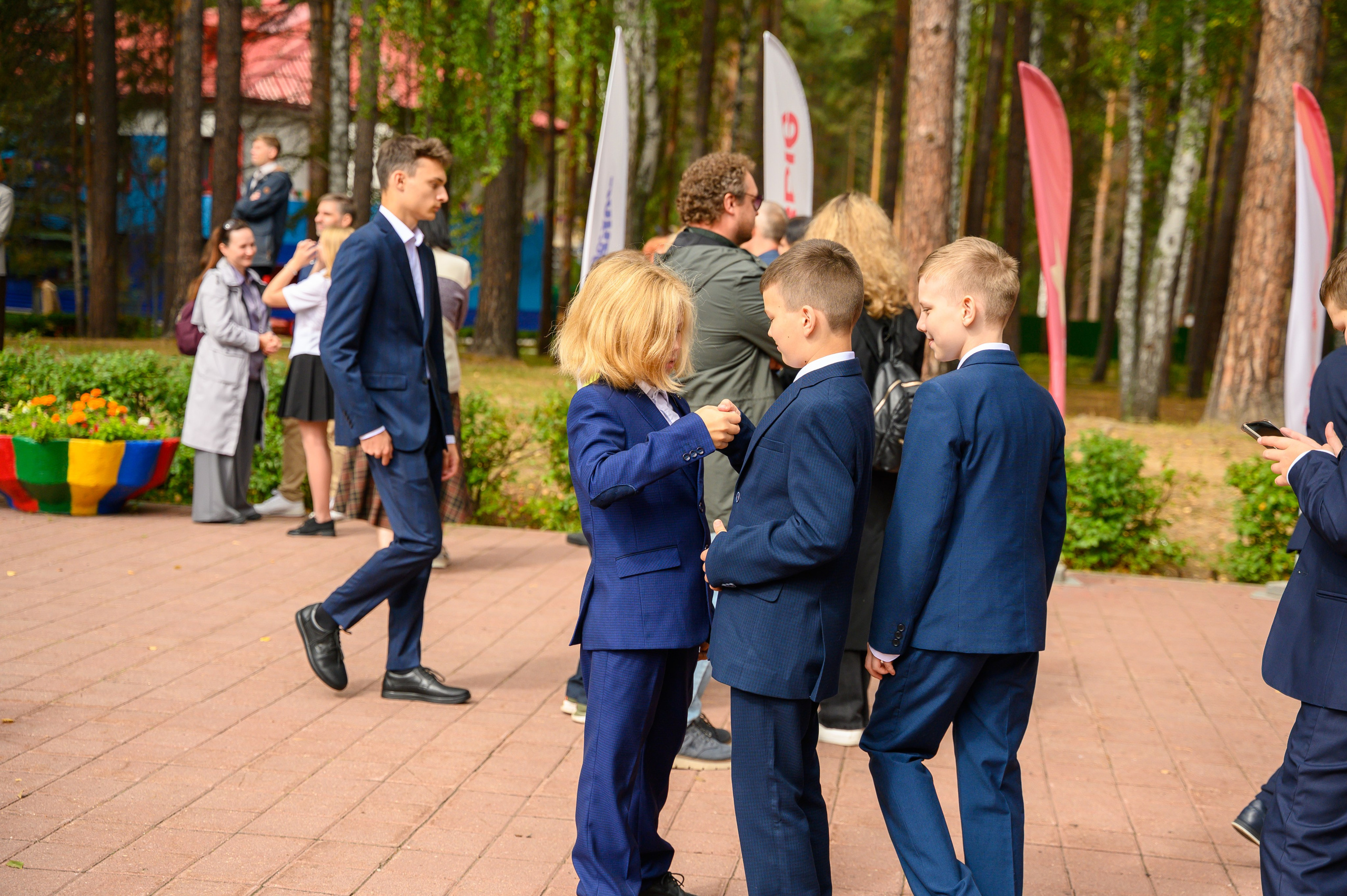 1 сентября линейка ФМШ. Фотограф новорожденных, семейный детский в Тюмени Татьяна Морозова