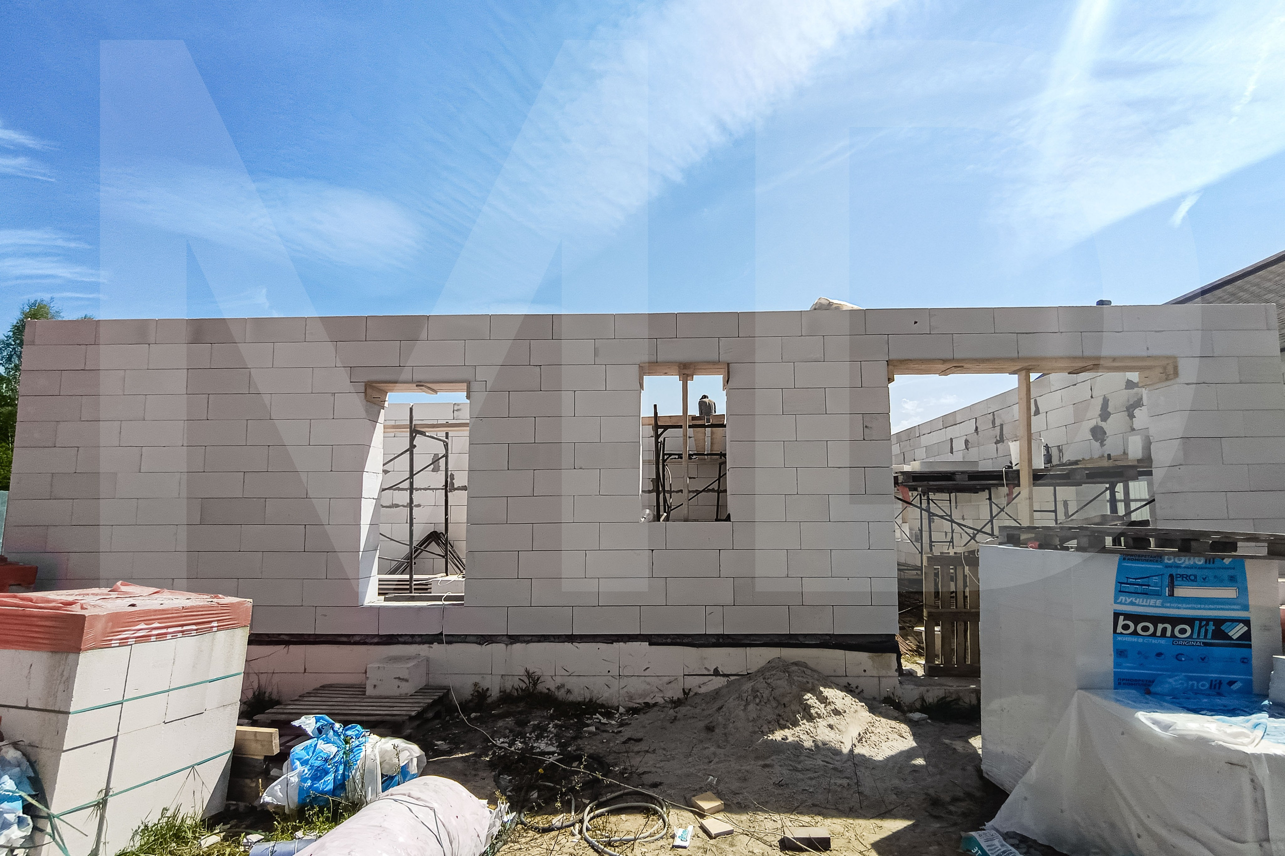 Стены первого этажа из газобетона дома в деревне Чепелево 