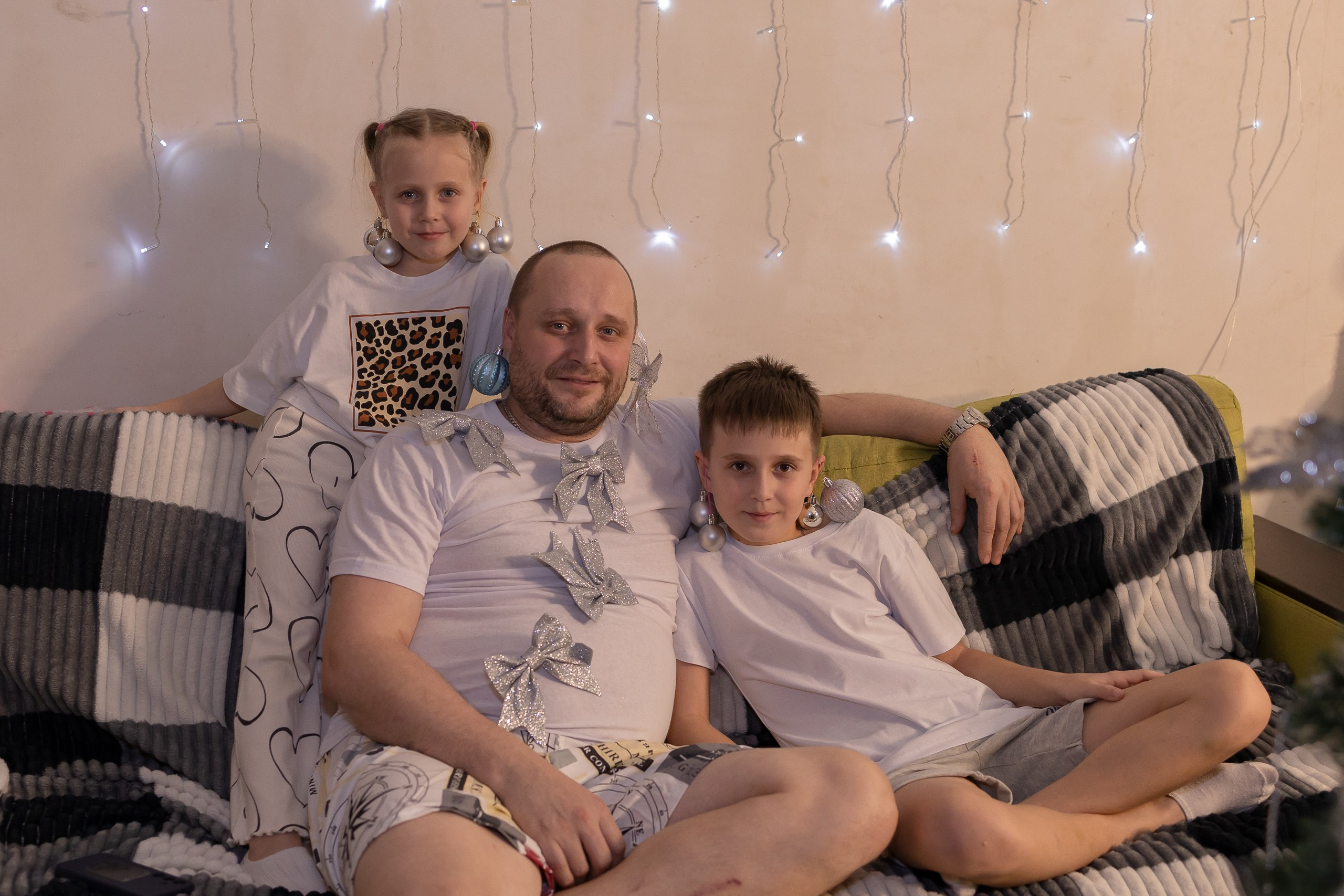 Семейная новогодняя фотосессия дома