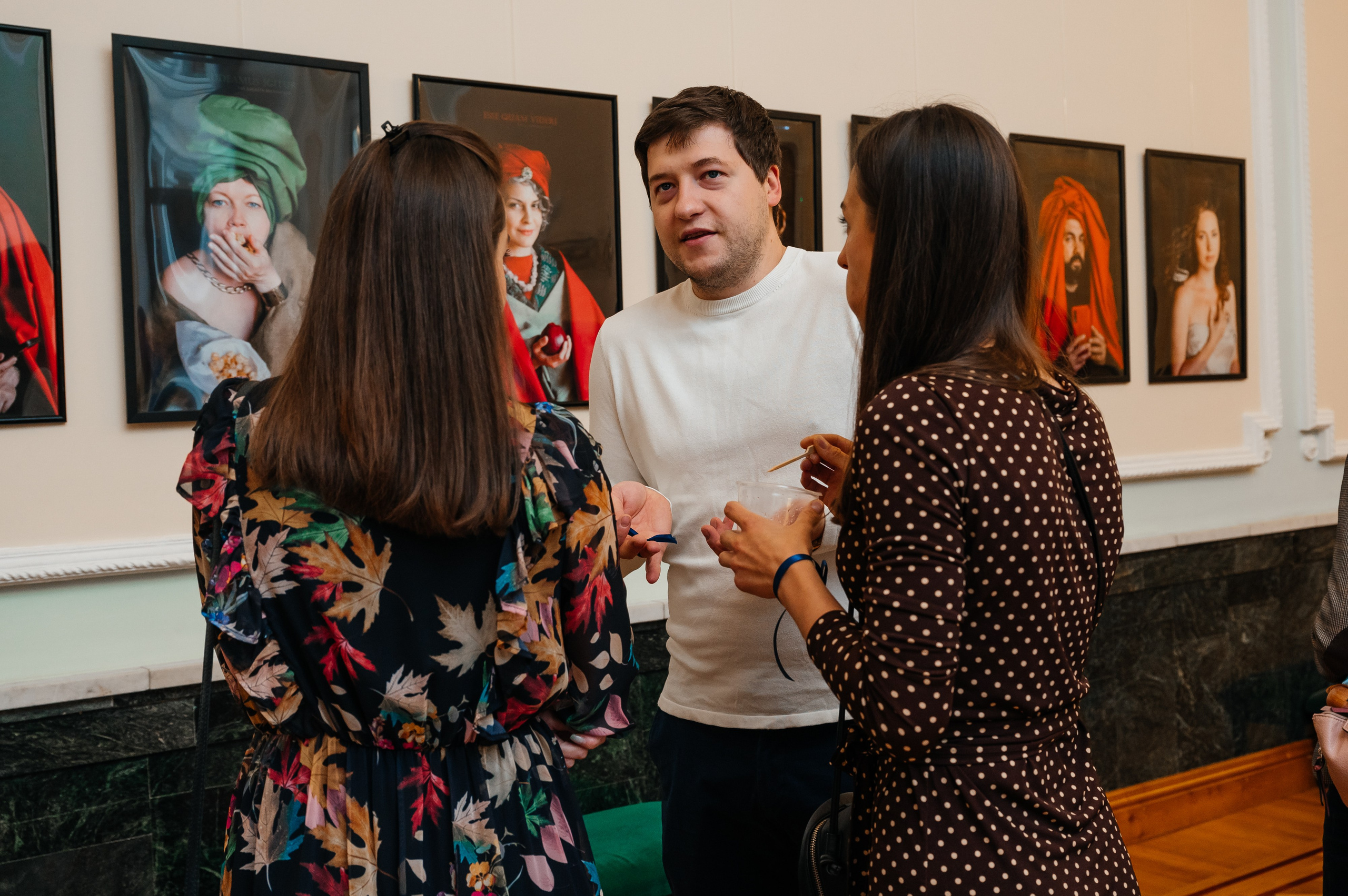 Открытие выставки Кати Васильевой в Молодежном театре. Wedding and family photographer USA