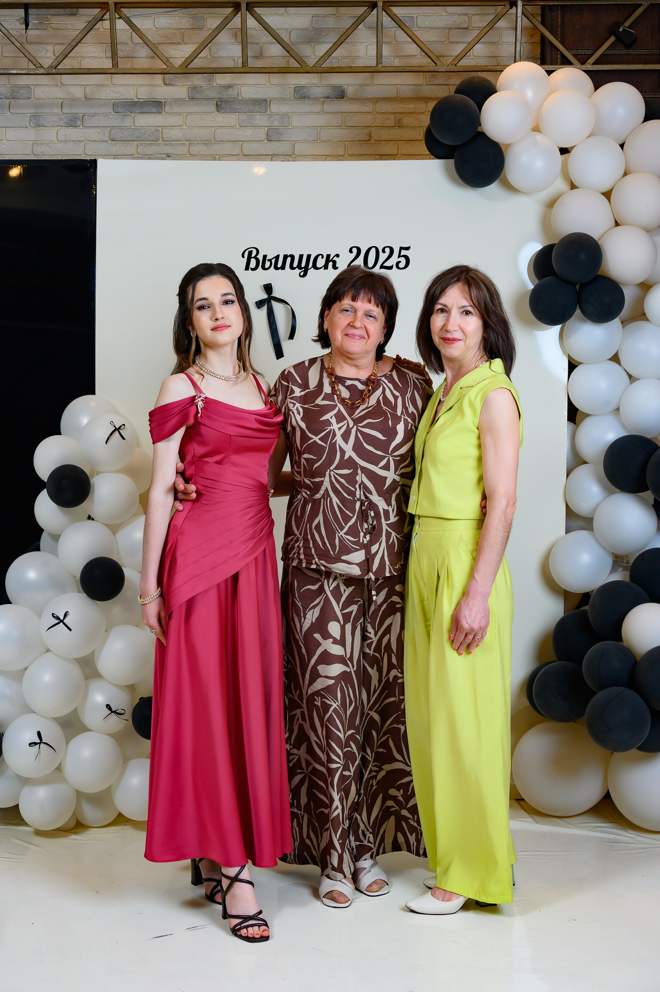 Выпускной 2025 11 кл. Семейный и детский фотограф в Новороссийске Лебедева Елена