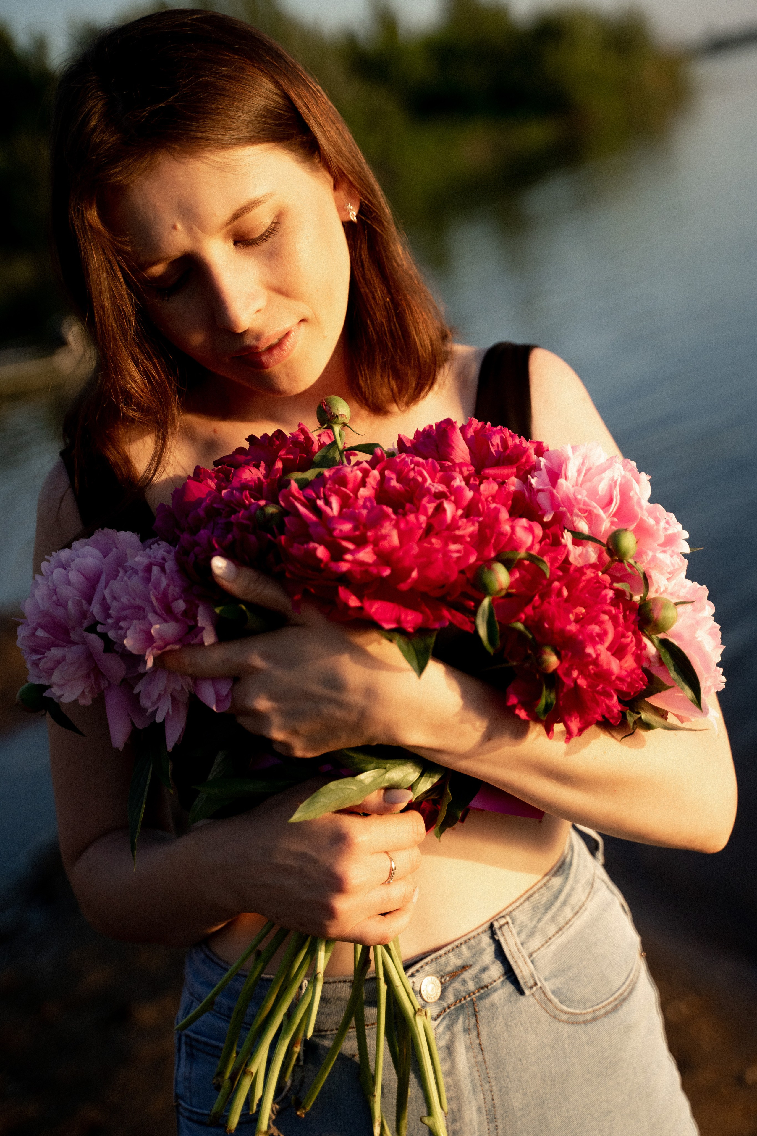 Девушки на берегу