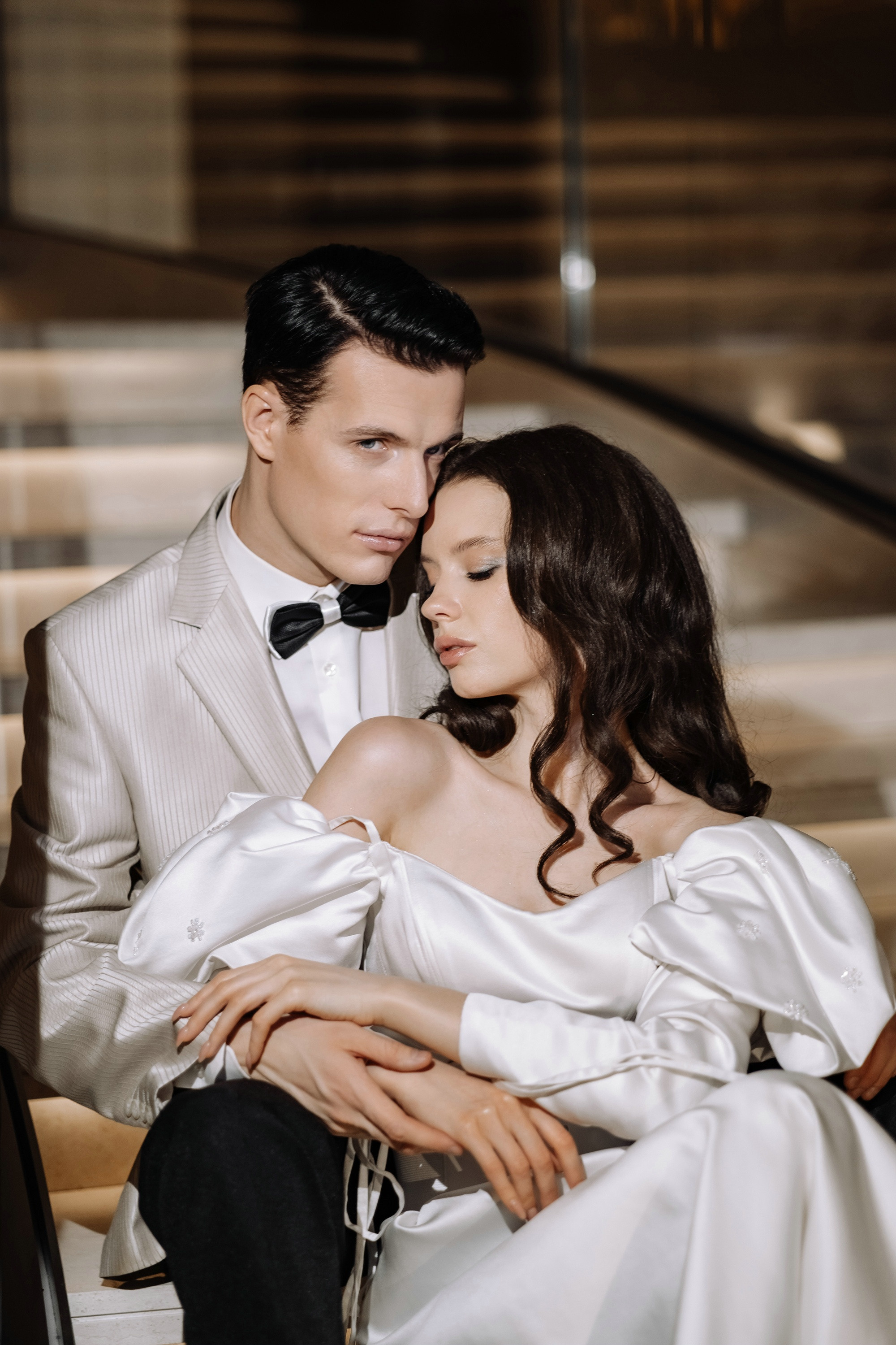 Фотосессия свадьбы на лестнице в Hyatt Regency Moscow Petrovsky Park. Свадебный и семейный фотограф в Москве Светлана Зоткина