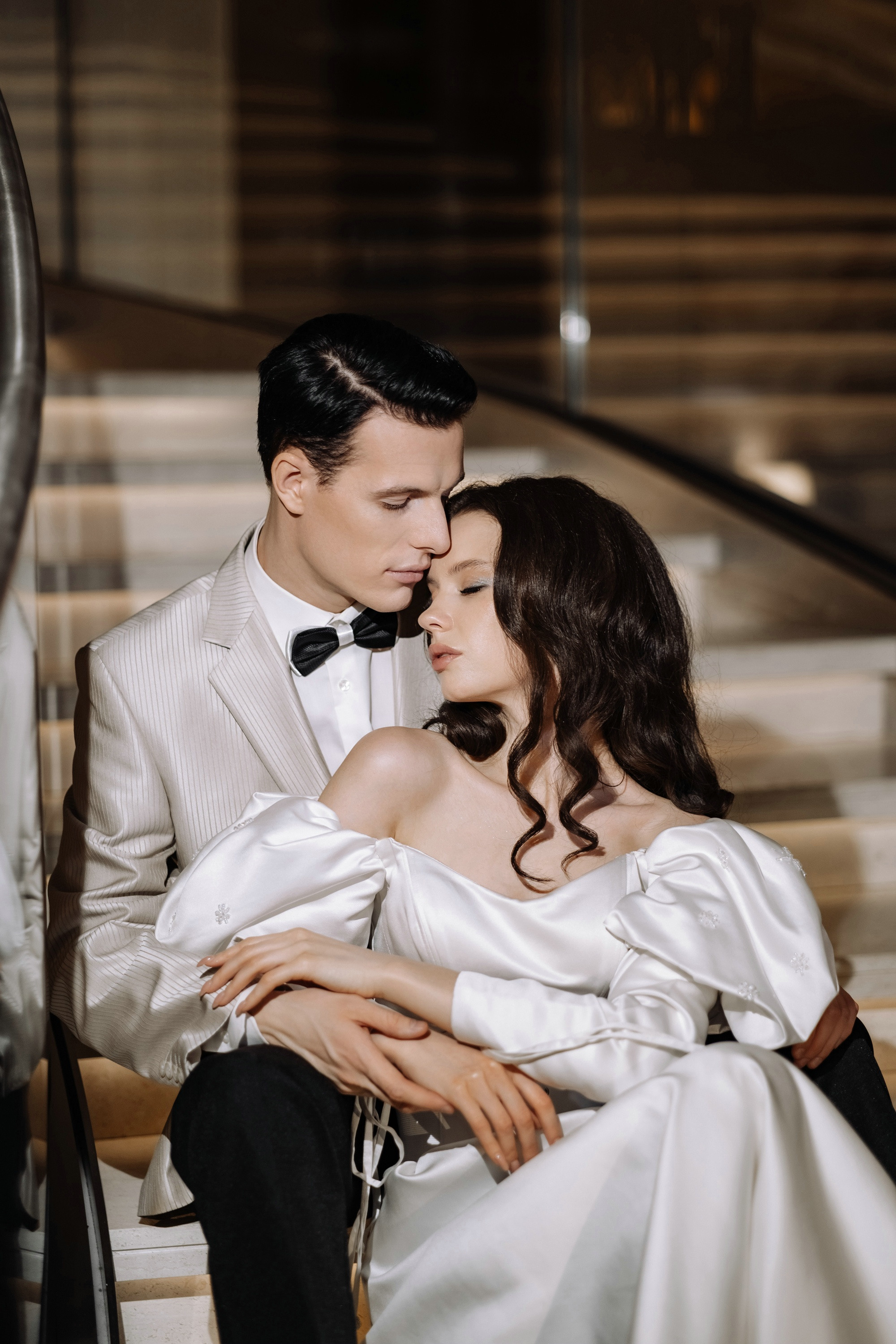 Фотосессия свадьбы на лестнице в Hyatt Regency Moscow Petrovsky Park. Свадебный и семейный фотограф в Москве Светлана Зоткина