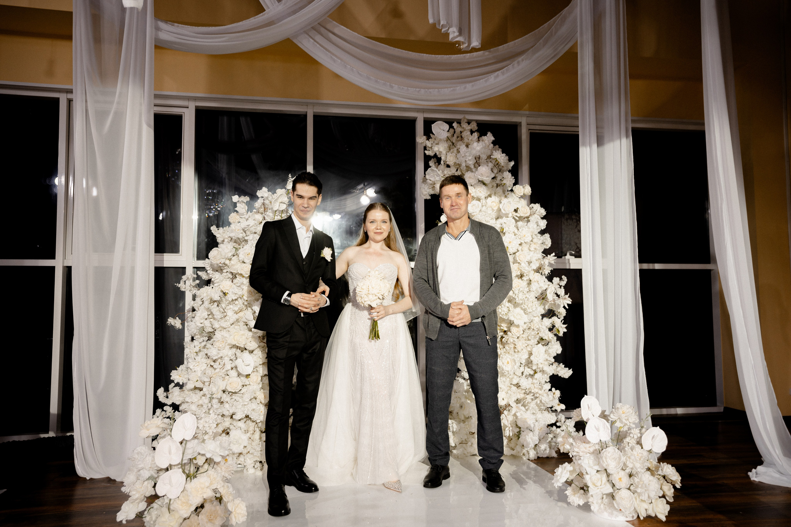 СВАДЕБНАЯ СЬЕМКА СБОРОВ В ОТЕЛЕ И ВЫЕЗД НА ЦЕРЕМОНИЮ (СНЯТО В СИБИРЕ В НИЖНЕВАРТОВСКЕ). Профессиональный фотограф, Санкт-Петербург — Виктория Богомолова