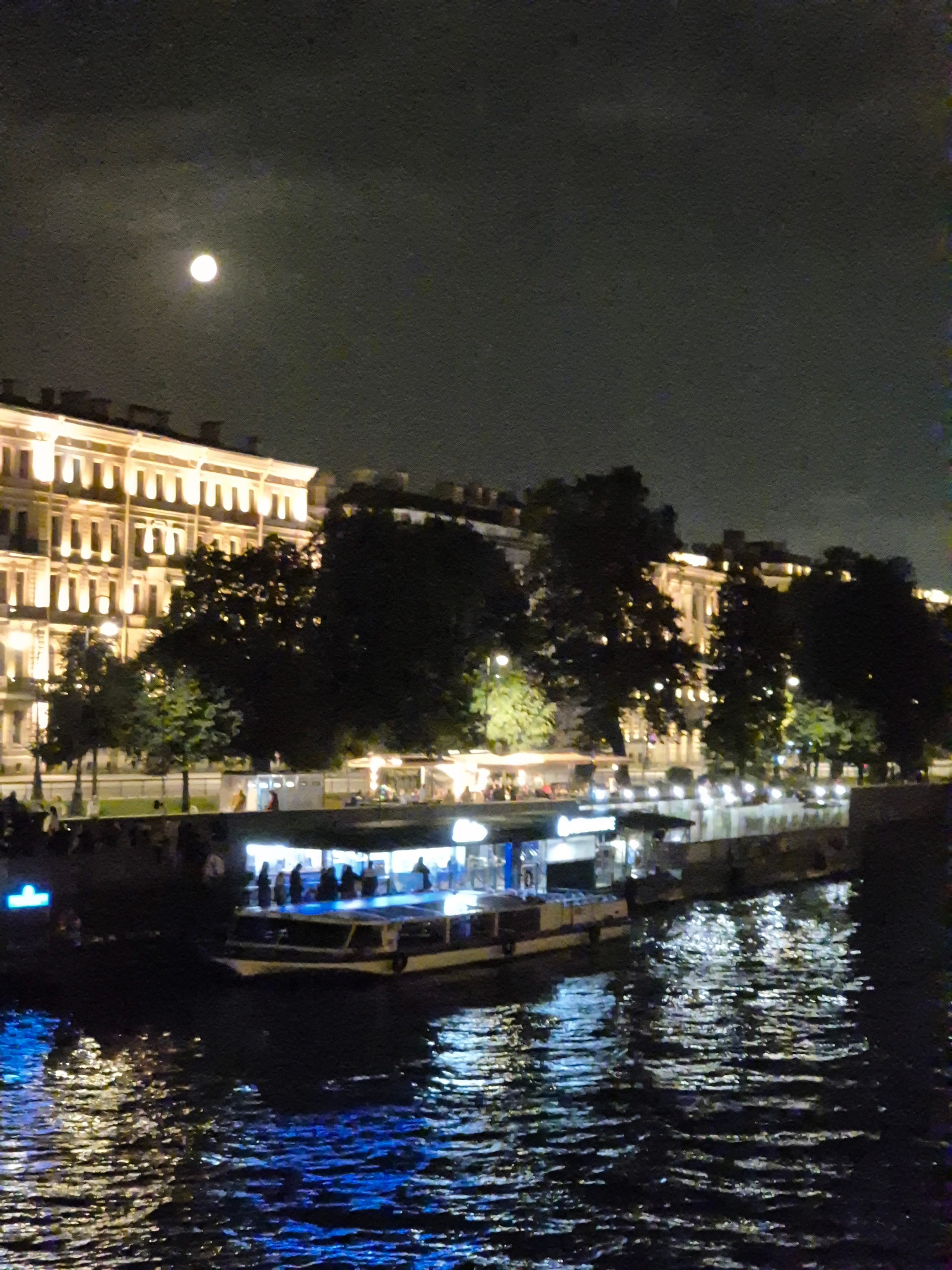 Ужасно нерезкий кадр, но выкинуть рука не поднимается