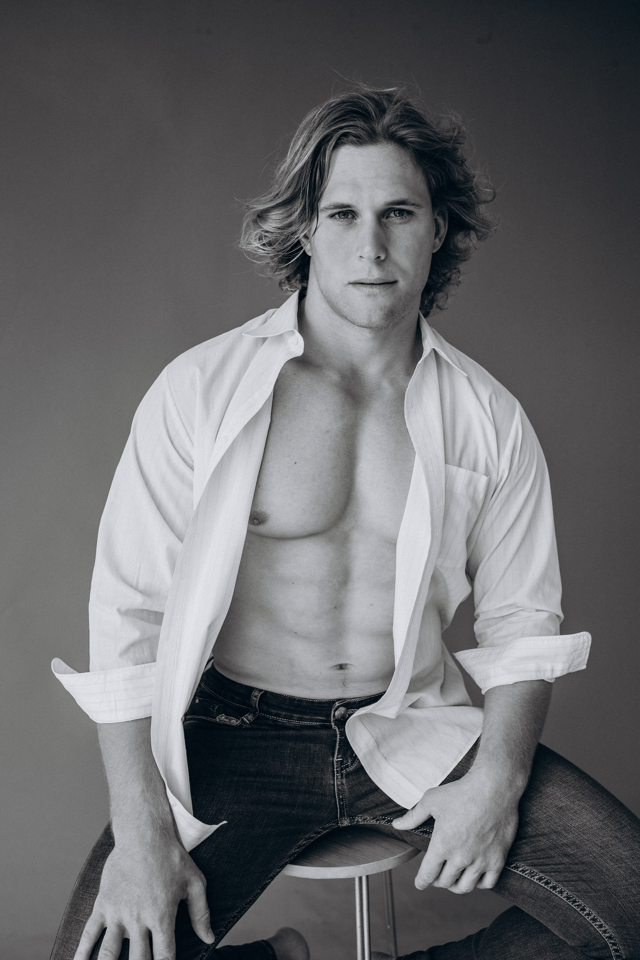 Мужской портрет в студии. Главная