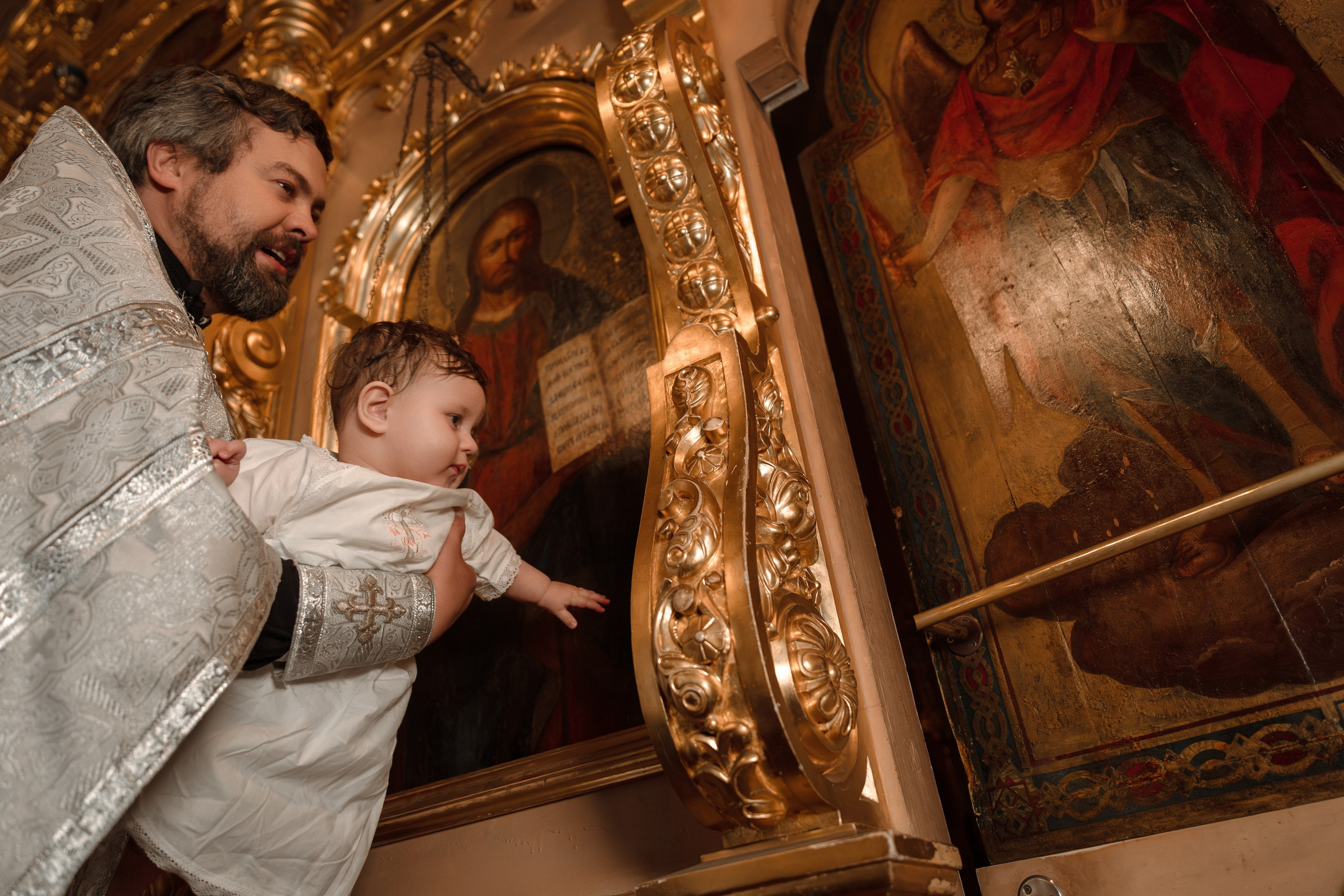 Крещение Вареньки в Храме Воскресения Словущего в Даниловской Слободе. Фото- и видеосъёмка крещения и венчания. Фотограф на крещение Москва