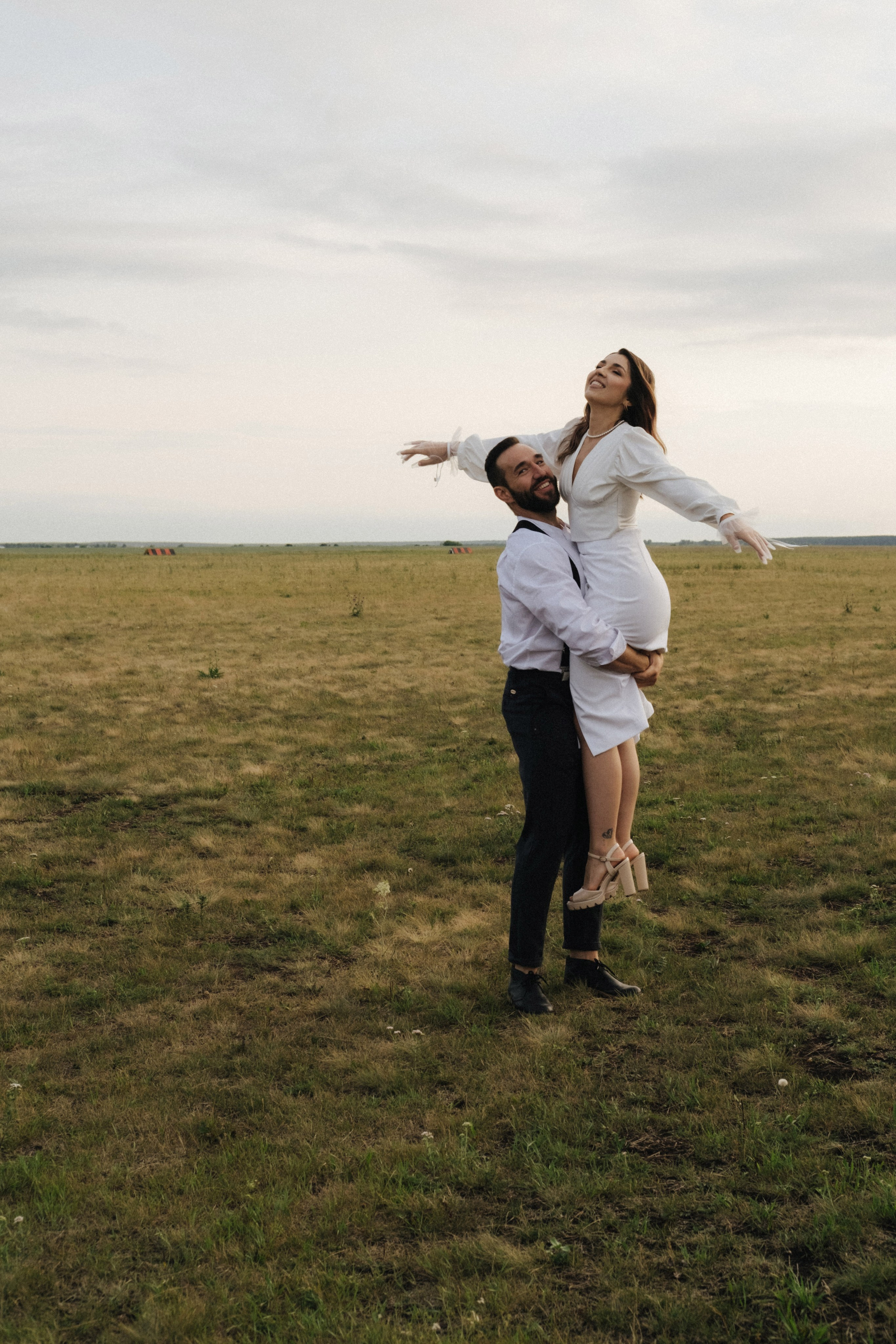 Flying love. Свадебный фотограф в Екатеринбурге — заказ профессиональной фотосесии, все виды фотосъемки