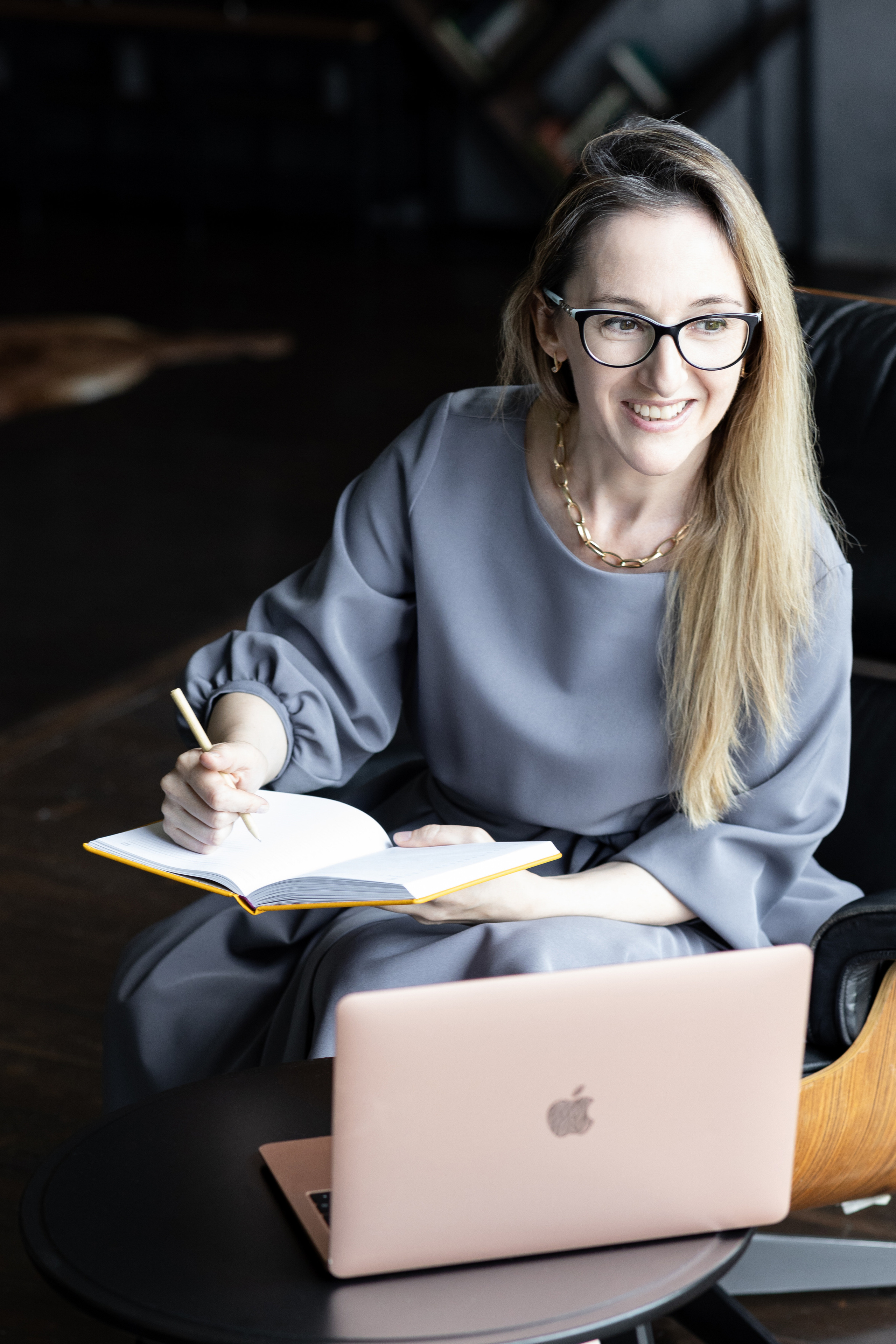 Контент-съемка для финансового консультанта. Портретный фотограф Екатерина Лысенко, Москва