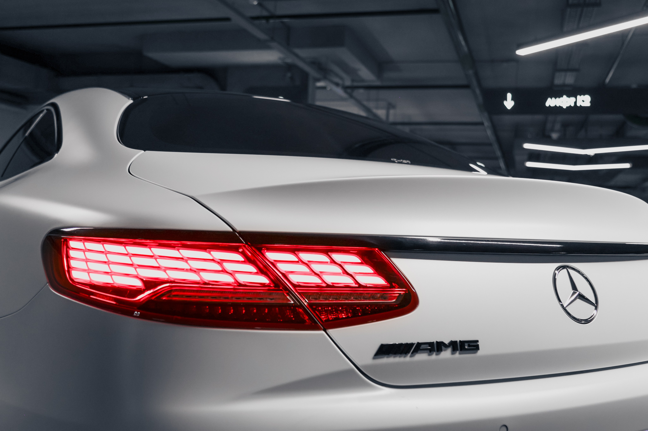 2020 MERCEDES BENZ S63 AMG WHITE ON BLACK $145,000 / 27,100 KM ODOMETER. Mixturecaptures