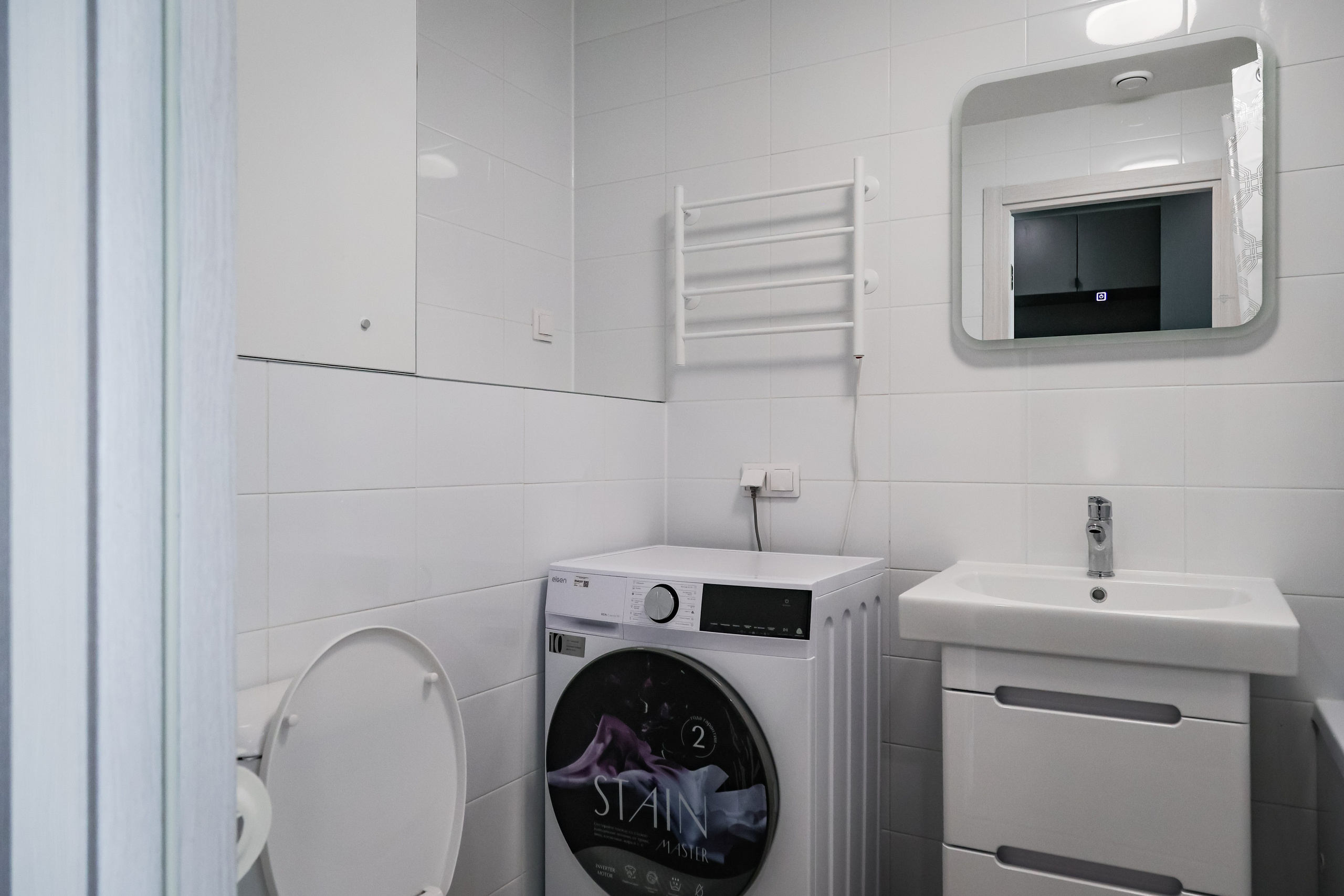 APARTMENT COMPLEX INTERIOR. Mixturecaptures