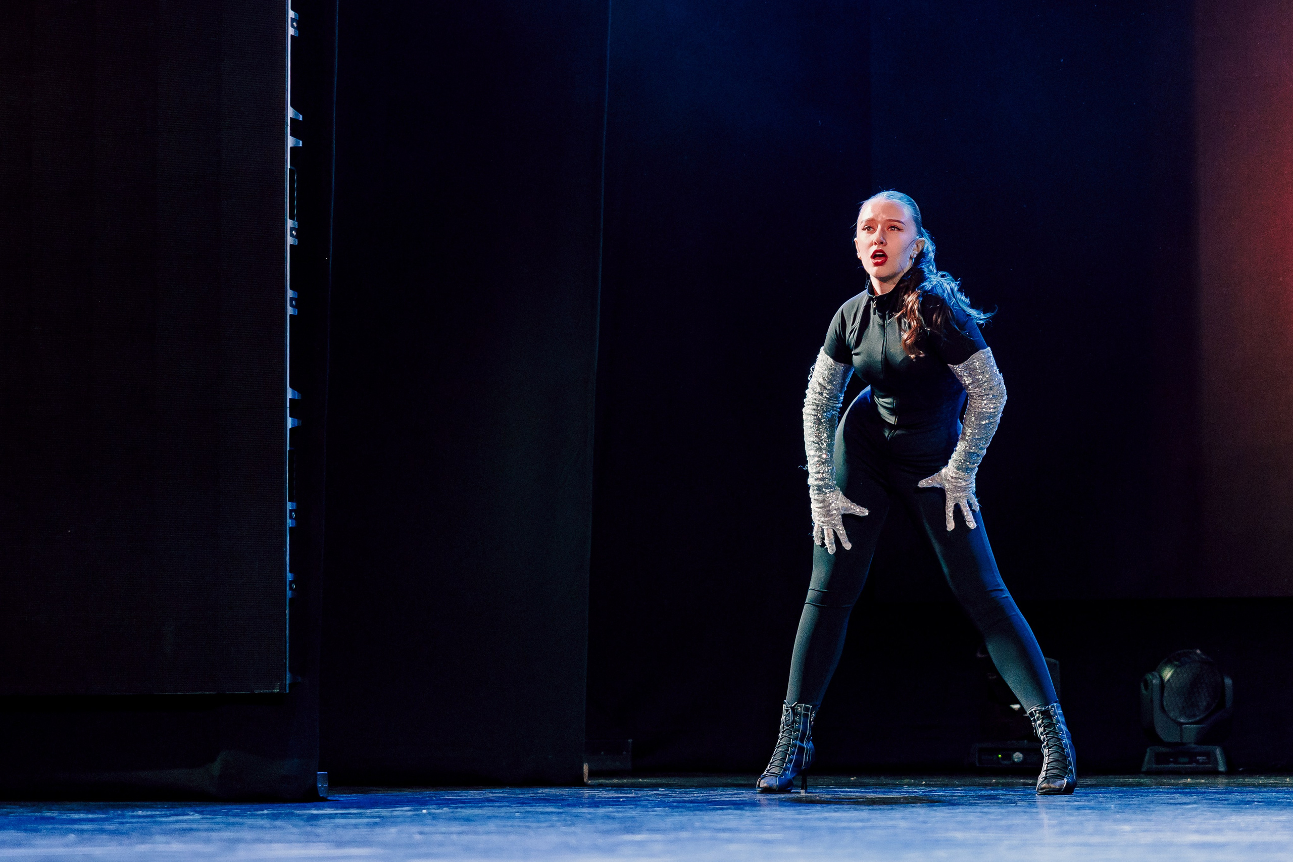 Отчётный концерт танцевальной школы «Red Rabbits» 2025. Лёшка Варзегов — фотограф