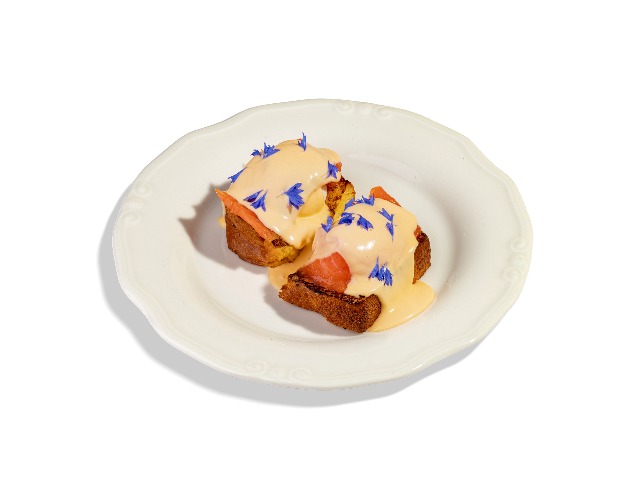 БЕНЕДИКТ С ЛОСОСЕМ — 890₽. Воздушная булочка бриошь с лососем, яйцом - пашот и голландским соусом.