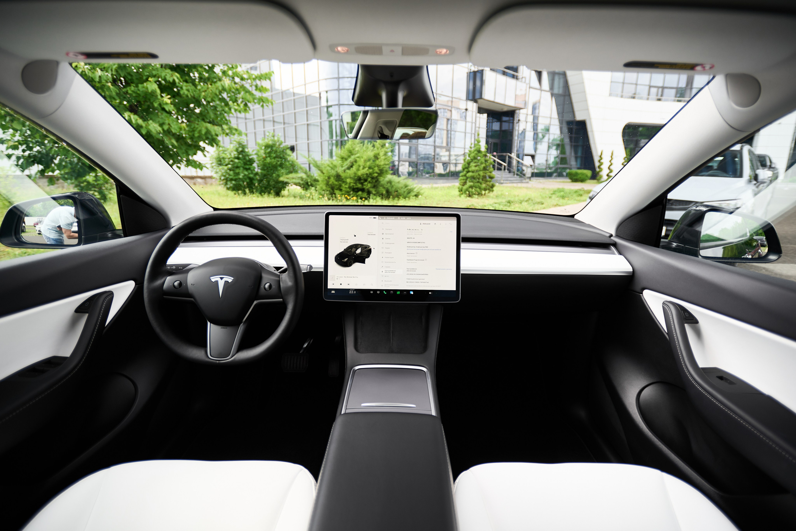 Tesla Y. Автомобильный и интерьерный фотограф в Минске Александр Тагаев