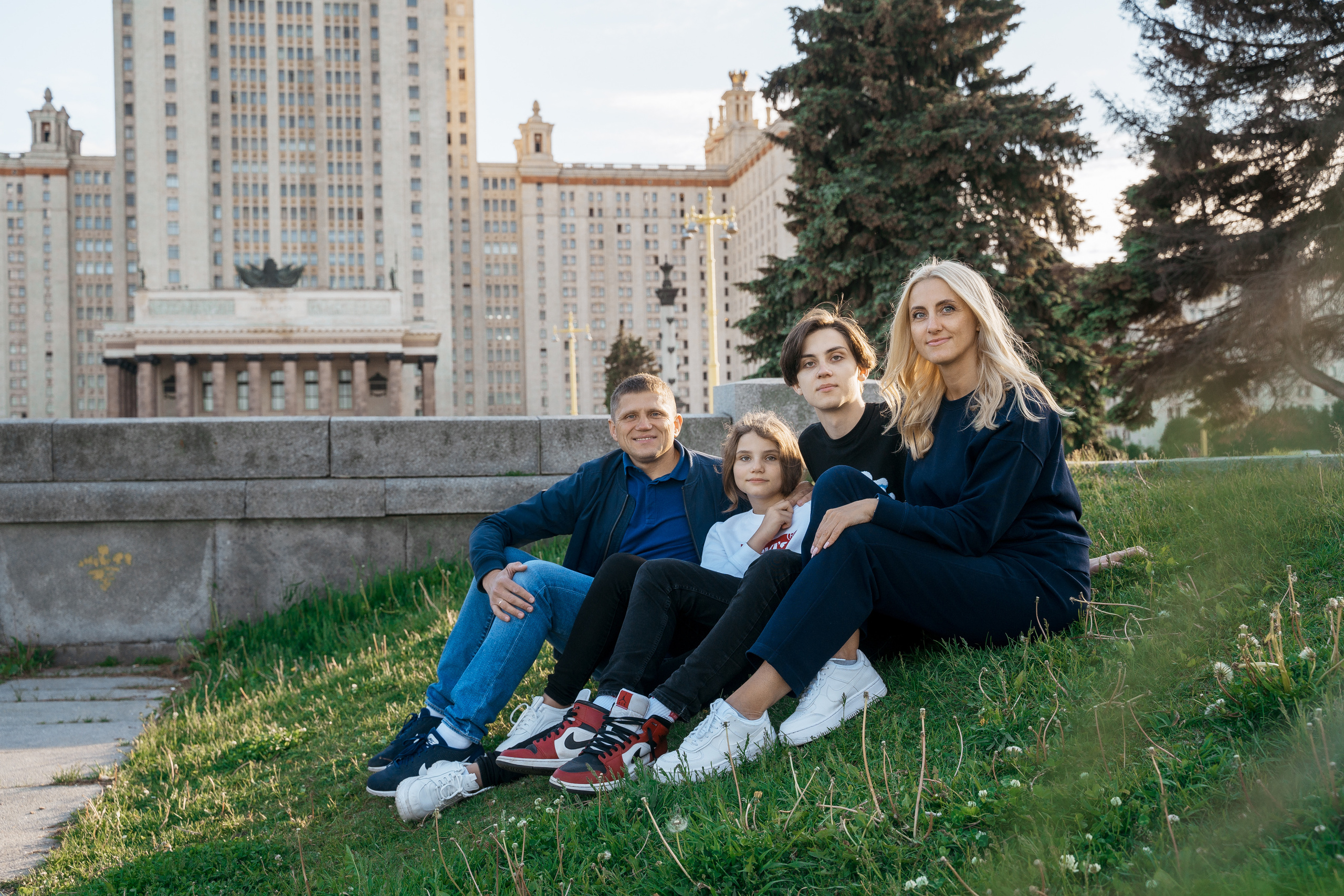 Семейная прогулка у МГУ. Репотражный и семейный фотограф в Москве Герлинг Радмила