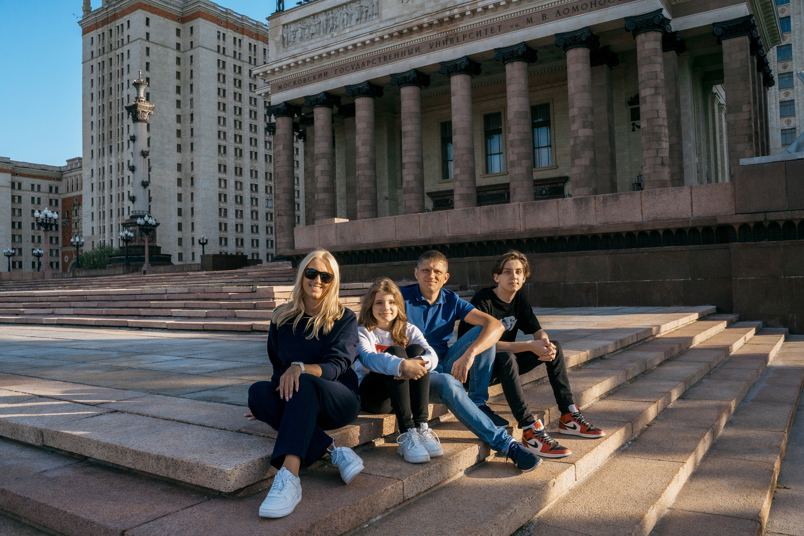 Семейная прогулка у МГУ. Репотражный и семейный фотограф в Москве Герлинг Радмила