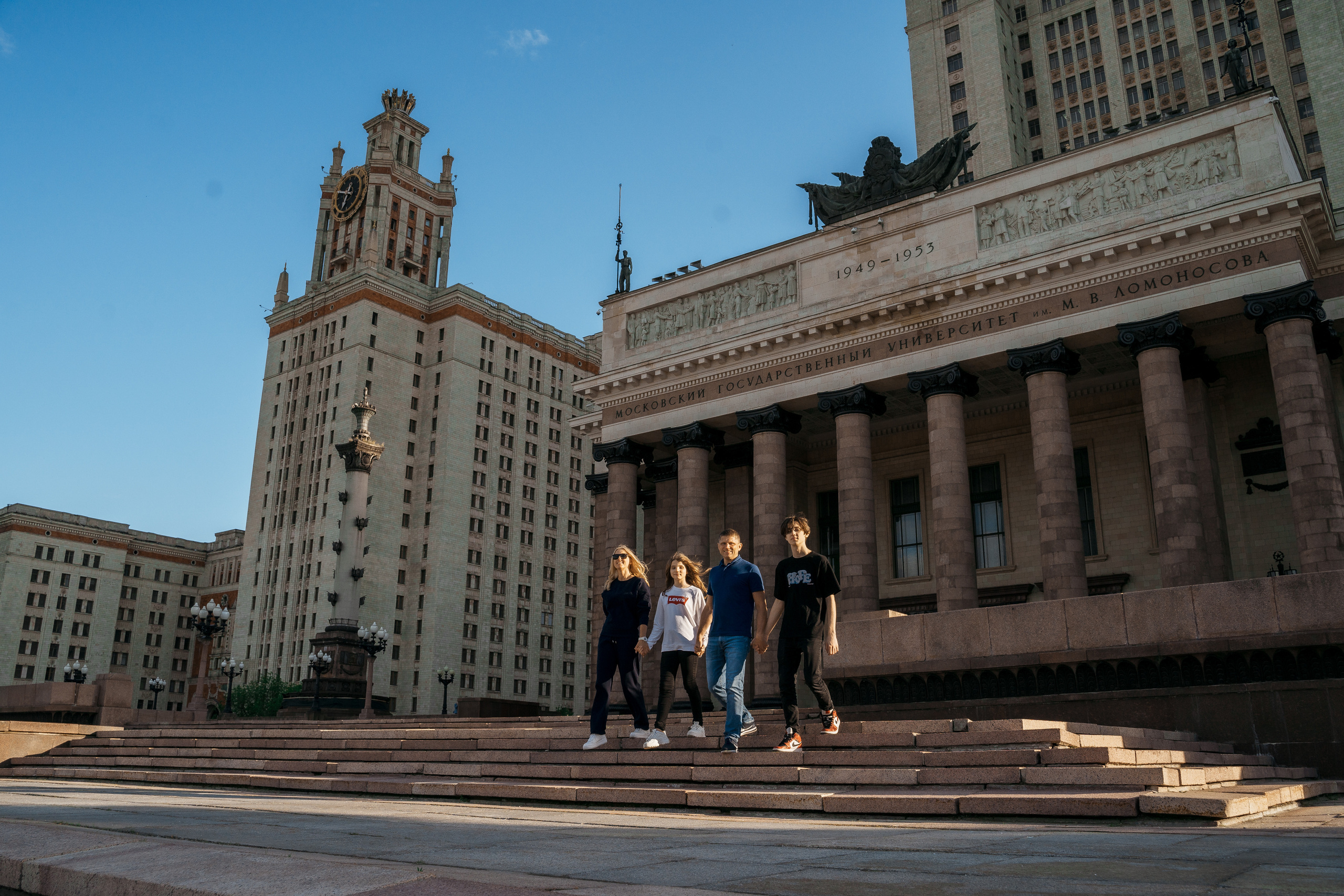 Семейная прогулка у МГУ. Репотражный и семейный фотограф в Москве Герлинг Радмила