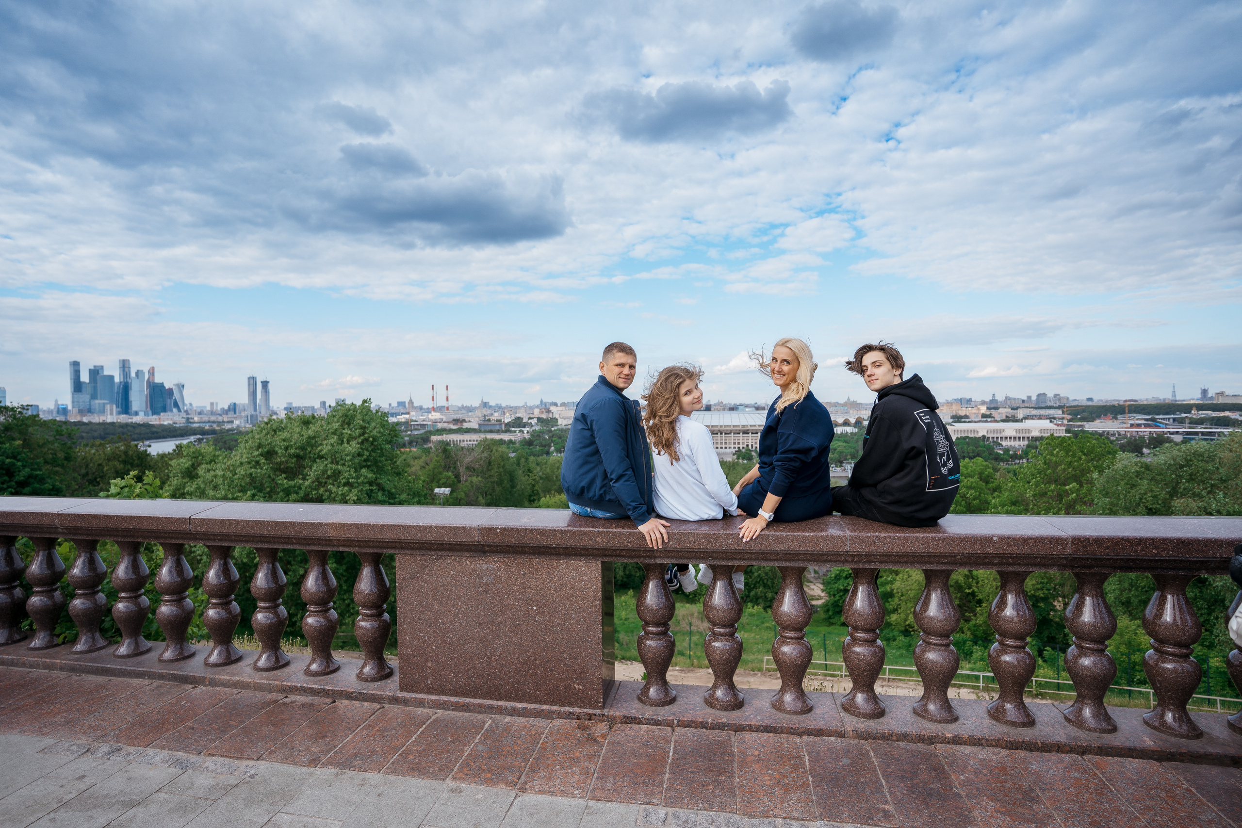 Семейная прогулка у МГУ. Репотражный и семейный фотограф в Москве Герлинг Радмила