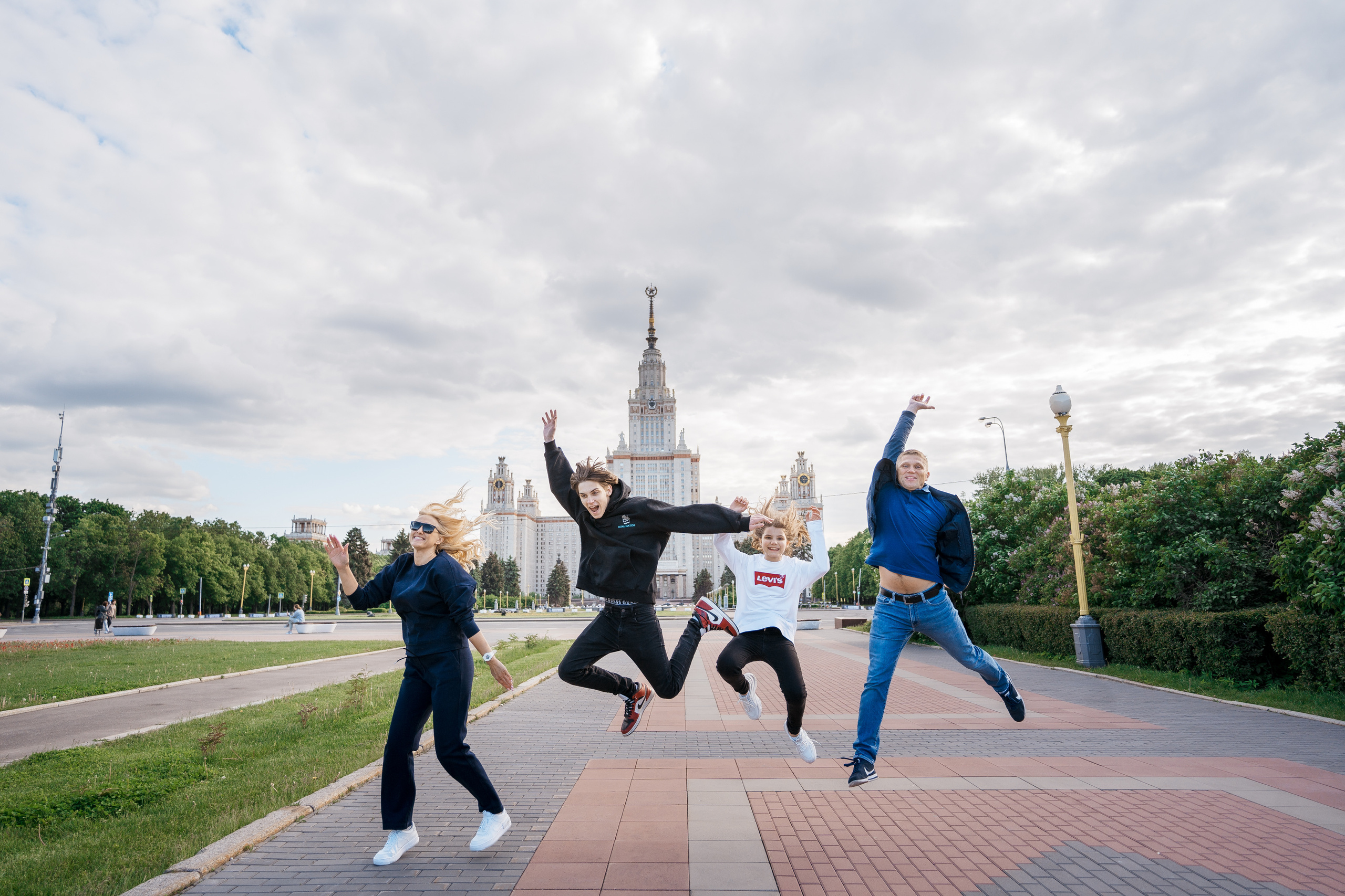 Семейная прогулка у МГУ. Репотражный и семейный фотограф в Москве Герлинг Радмила