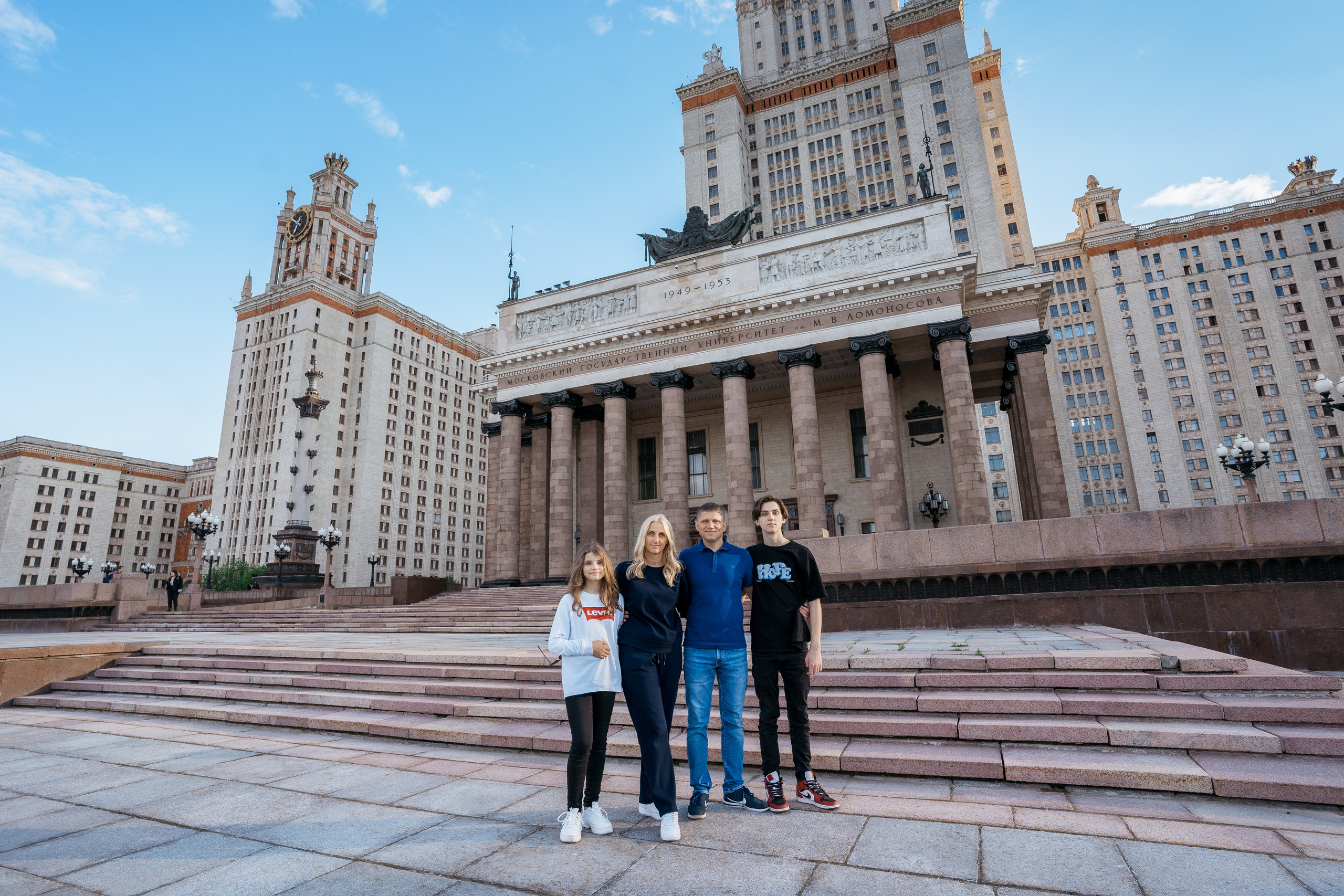 Семейная прогулка у МГУ. Репотражный и семейный фотограф в Москве Герлинг Радмила