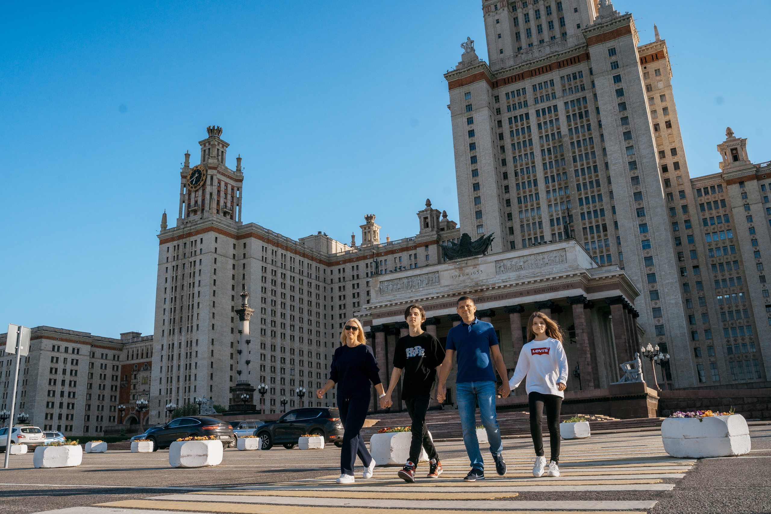 Семейная прогулка у МГУ. Репотражный и семейный фотограф в Москве Герлинг Радмила