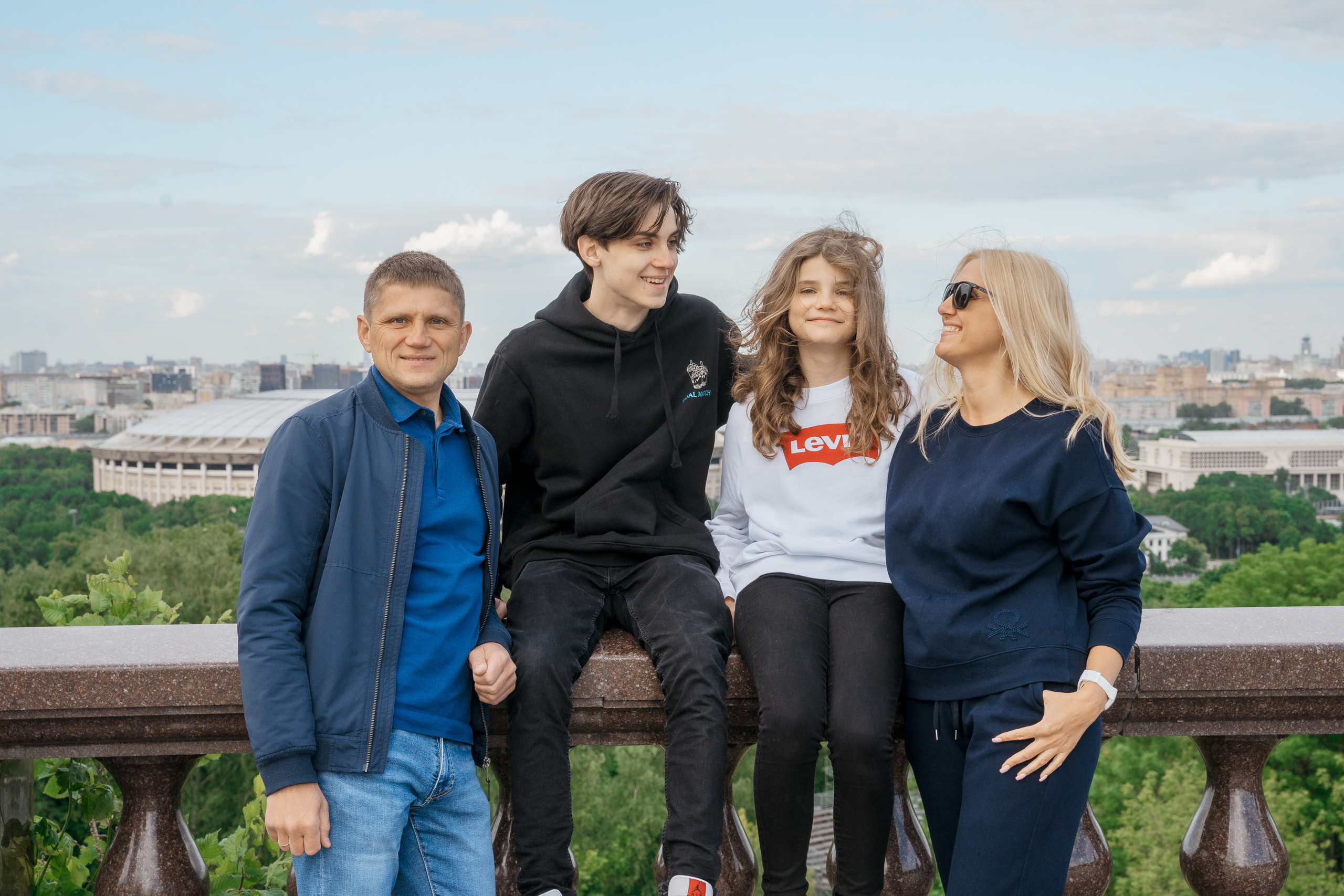 Семейная прогулка у МГУ. Репотражный и семейный фотограф в Москве Герлинг Радмила