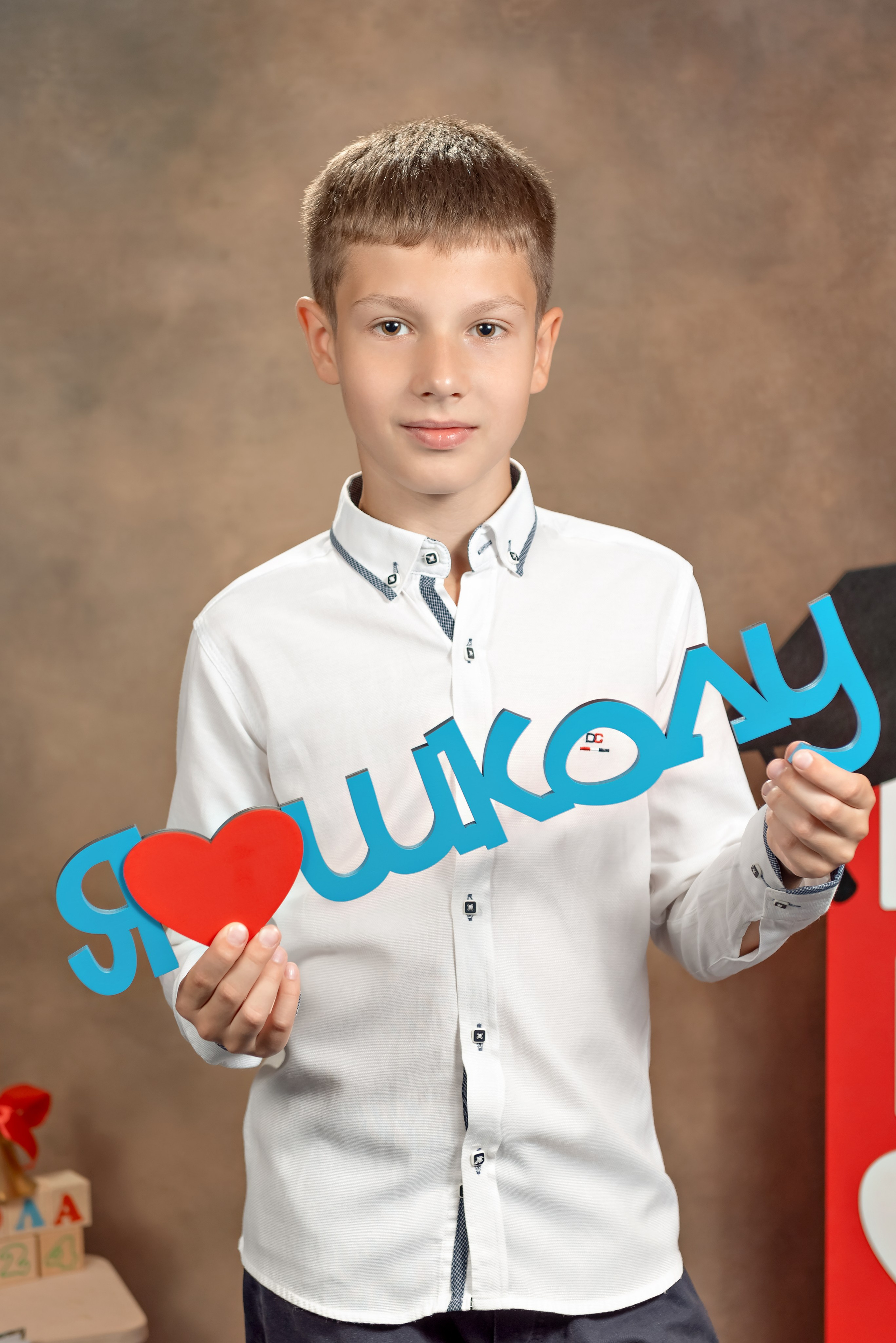 Фотопроект «Здравствуй, школа!» в студии. Выпускные альбомы в Туле Фотограф Юлия Чуракова