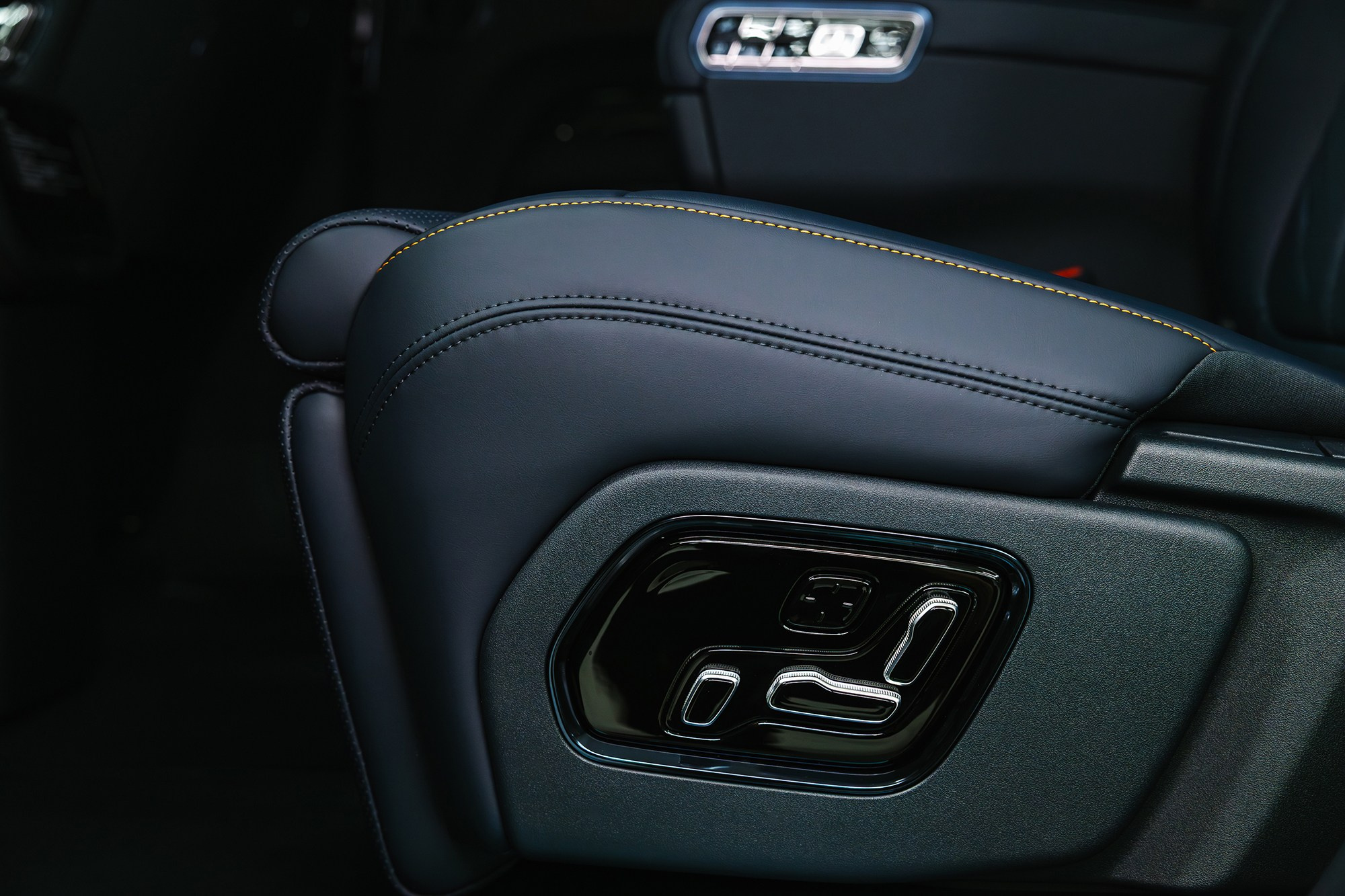 Zeekr 9X 2.0hyb 4WD AT (1401 л. с.) 2025. Автосалон «Х-Авто»