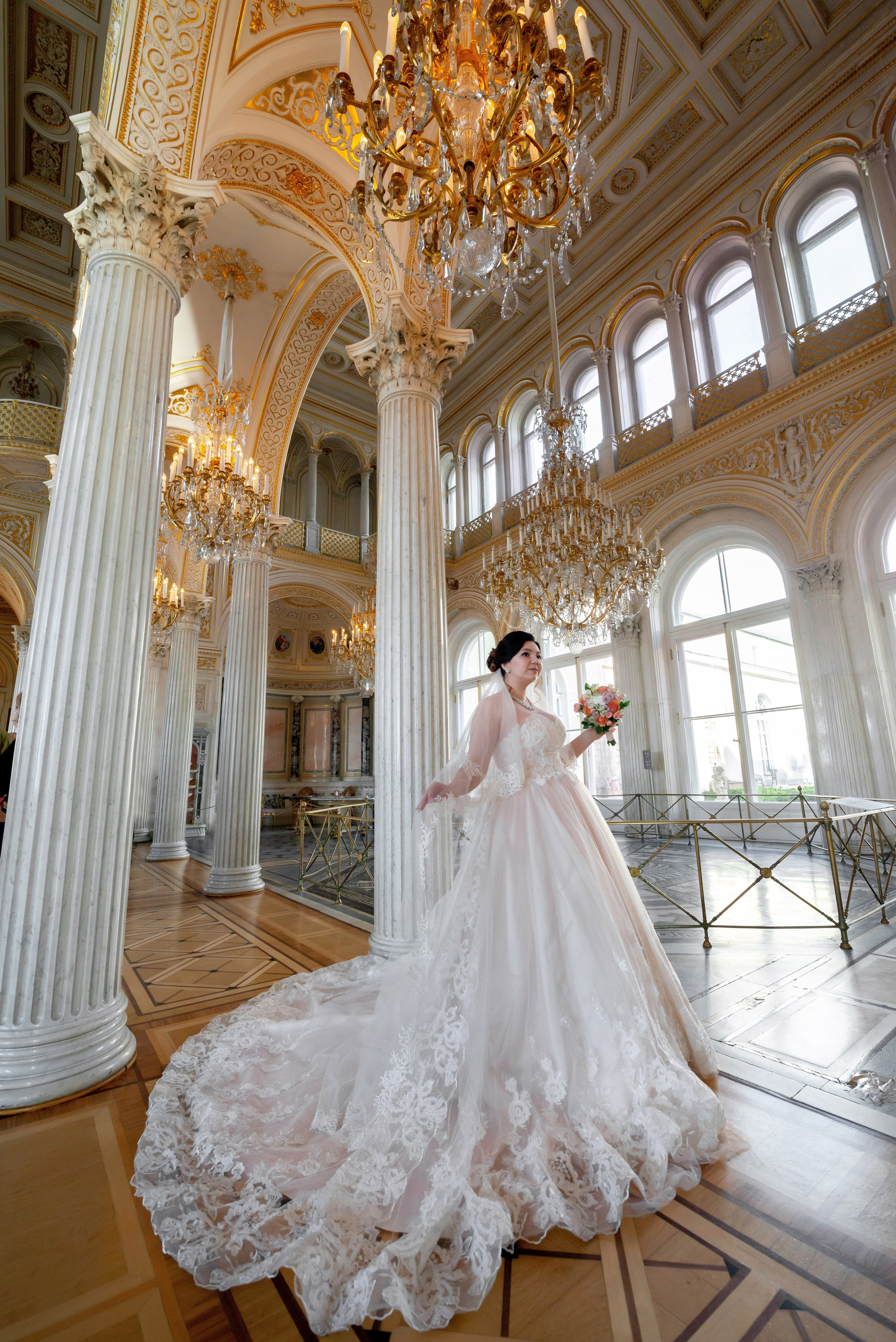 Самая красивая свадебная фотосессия в Эрмитаже. Лучшие свадебные фотографии в Эрмитажа. Портретный, семейный и свадебный фотограф в Санкт-Петербурге и в Пушкине Ширяев Денис