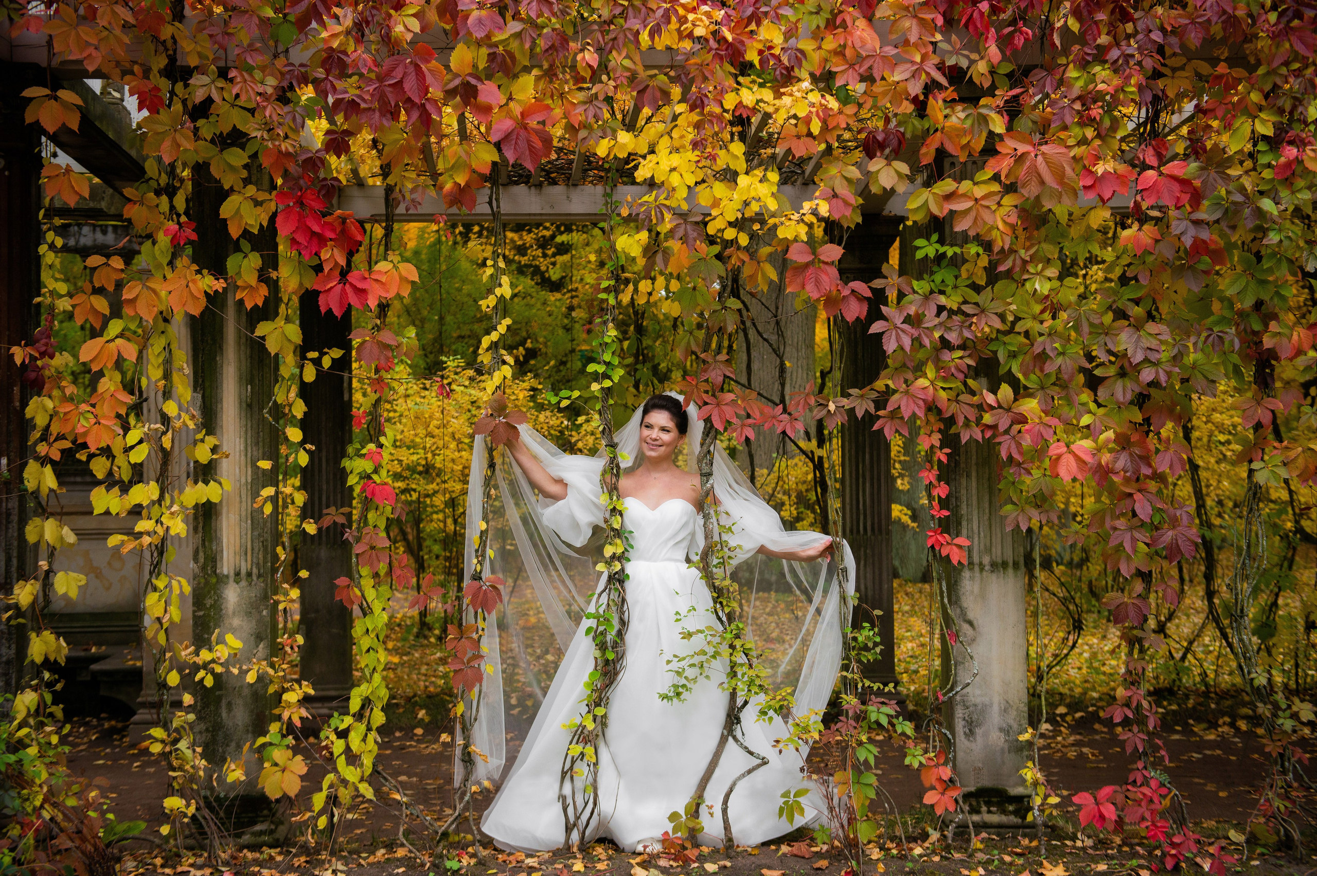 Осенняя свадебная прогулка в Екатерининском парке в Пушкине. Портретный, семейный и свадебный фотограф в Санкт-Петербурге и в Пушкине Ширяев Денис