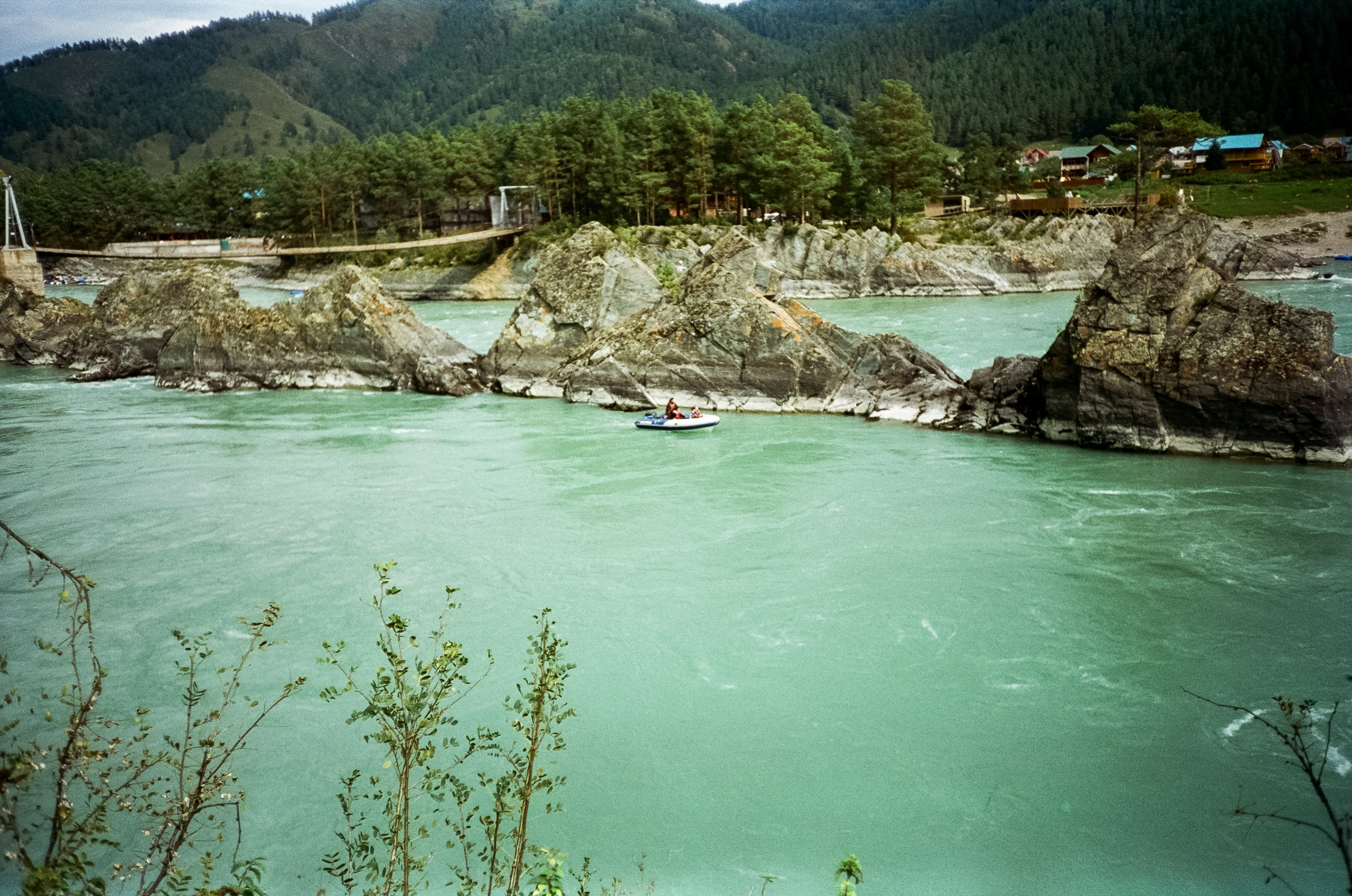 Зубы Дракона. Подвесной мост, скалы и Катунь. Фотограф-документалист Мария Осокина