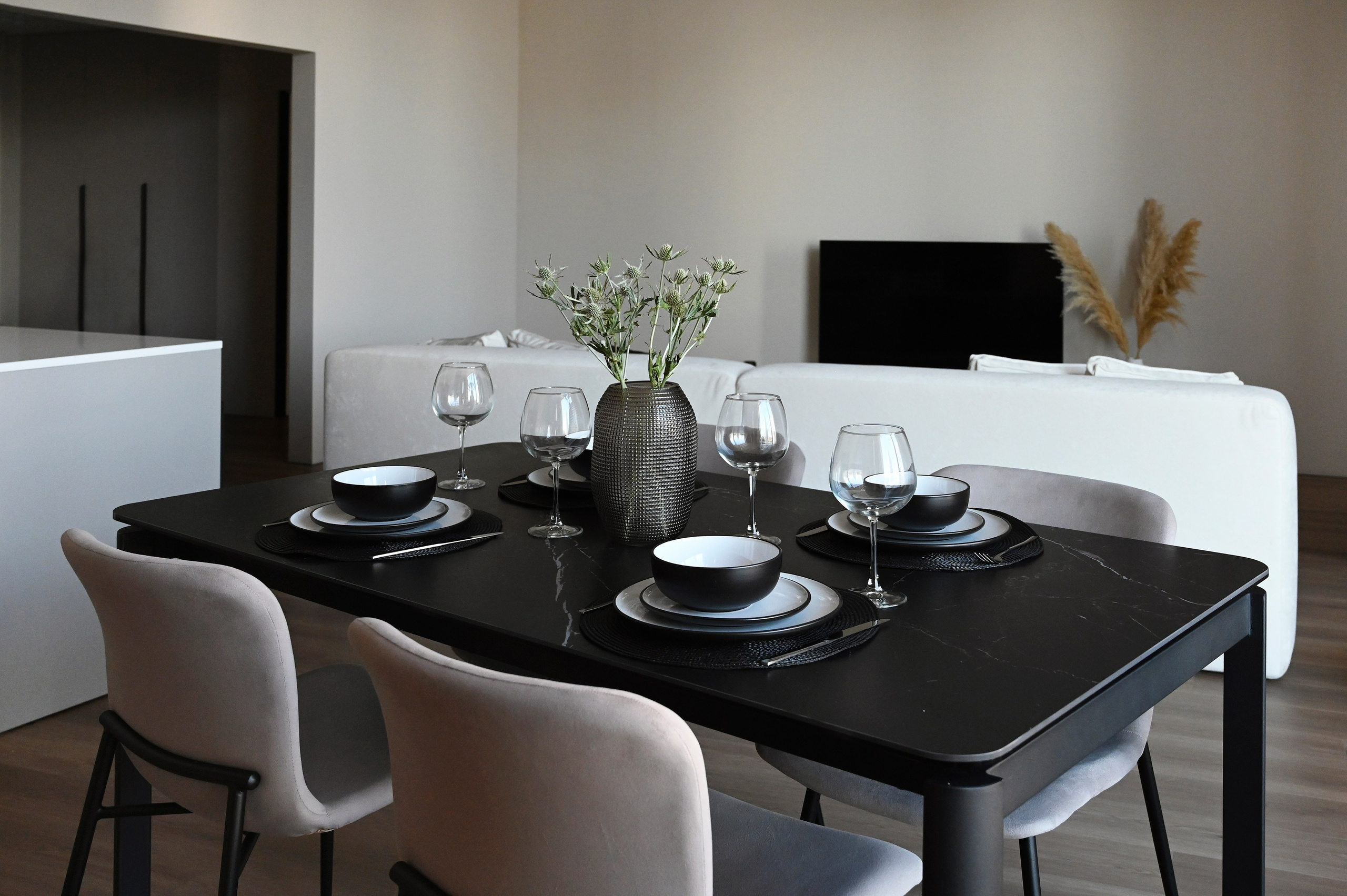 Башня Исеть дизайнер Вероника Миллер. Мебель на заказ