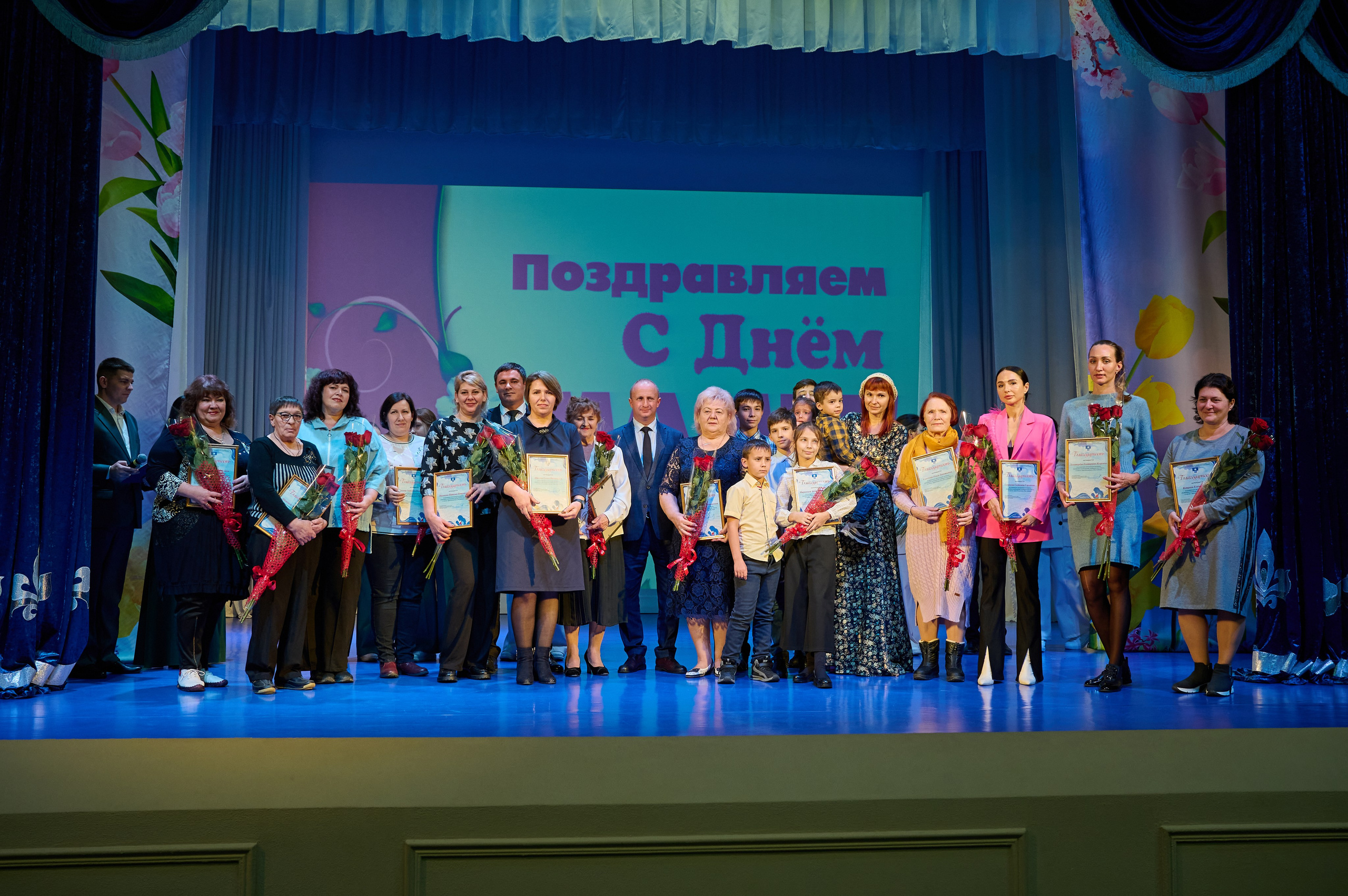 День матери. Марьина роща. Жизнь курорта Кабардинка в фотографиях