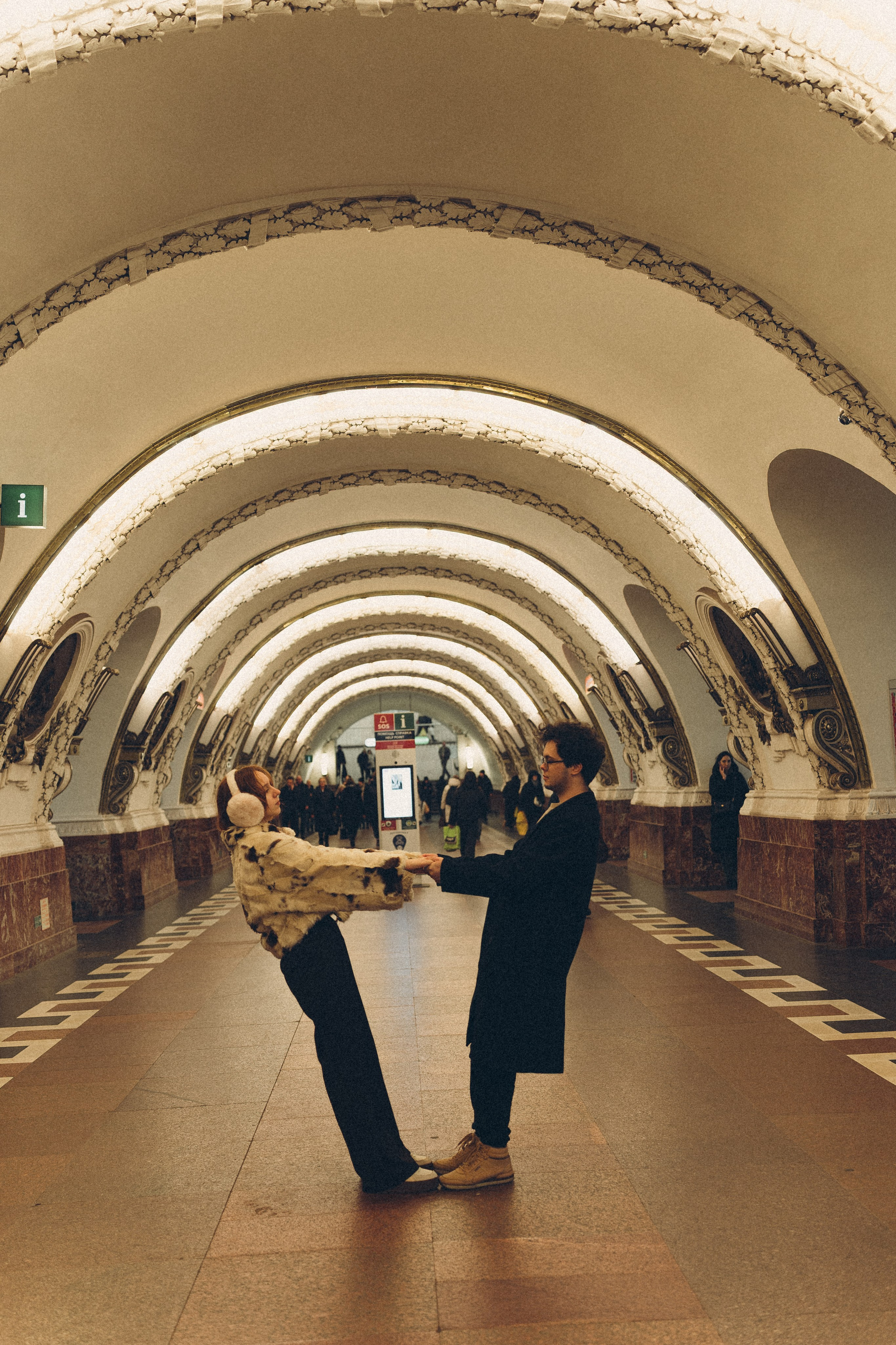 НОВОГОДНЯЯ ФОТОСЕСИИЯ ПАРЫ В МЕТРО ЛЮБОВЬ. Профессиональный фотограф, Санкт-Петербург — Виктория Богомолова