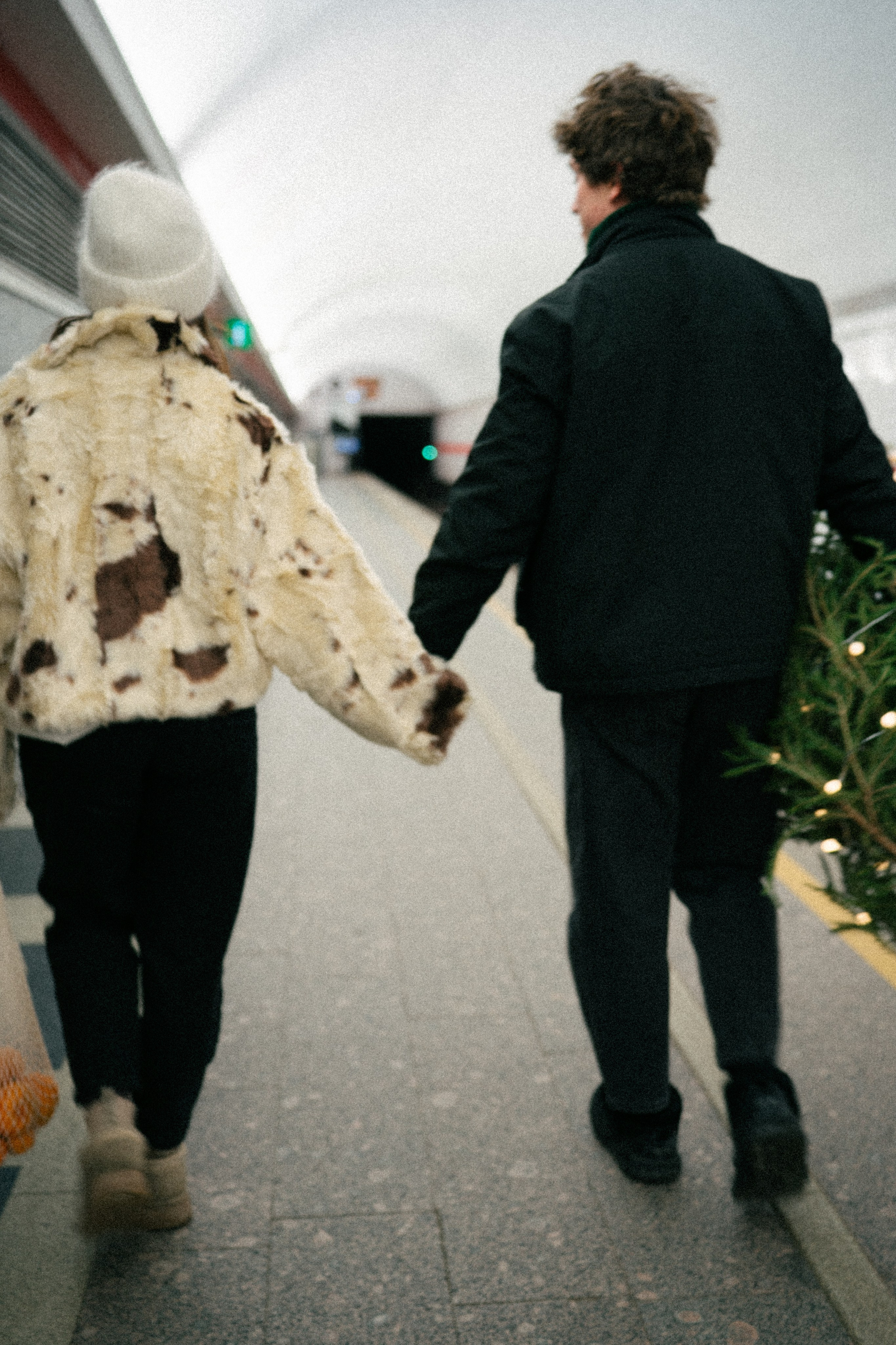 НОВОГОДНЯЯ ПРОГУЛКА ПАРЫ ПО ЧЕРНЫШЕВСКОЙ ПЕРЕД НОВЫМ ГОДОМ. Профессиональный фотограф, Санкт-Петербург — Виктория Богомолова