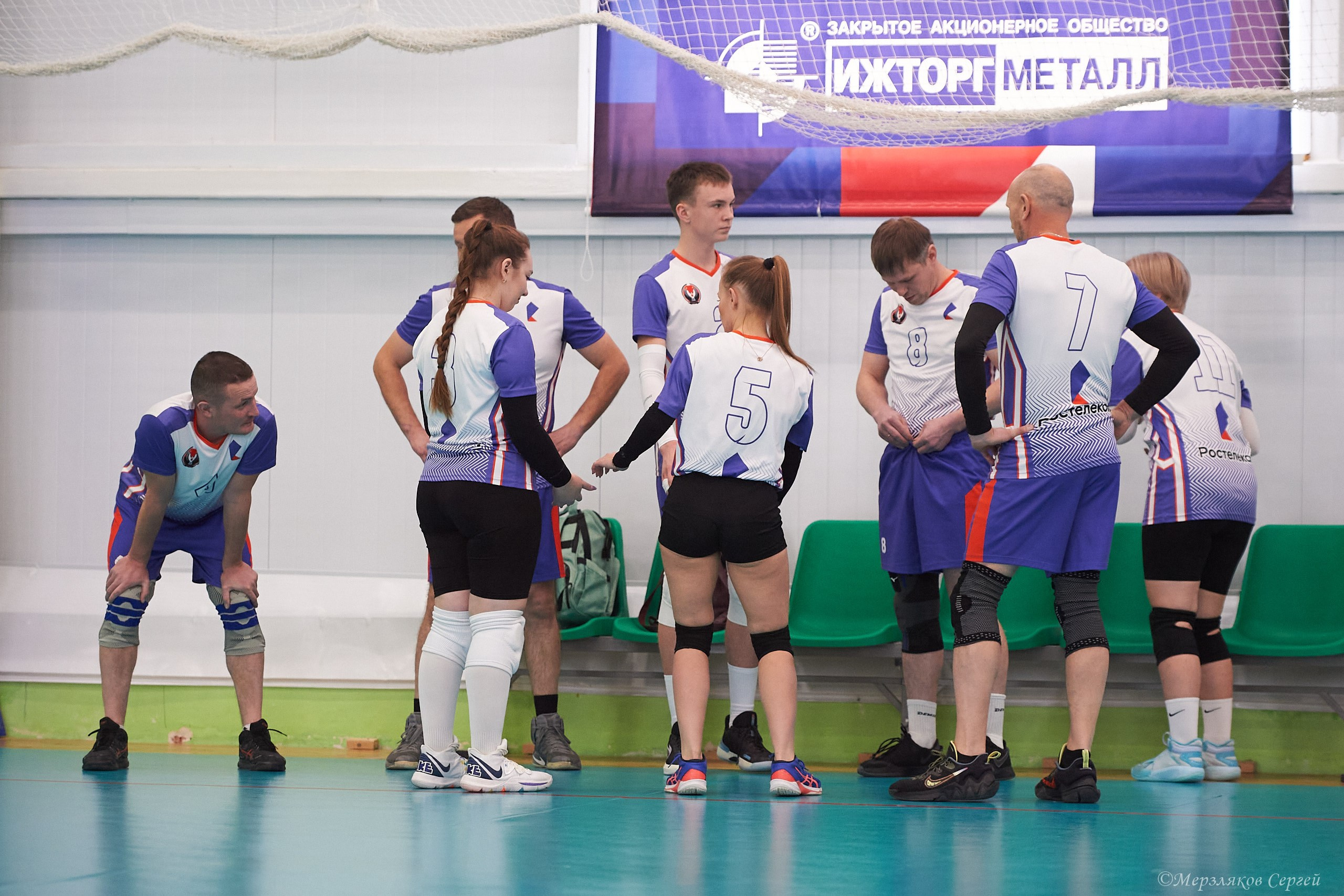 Новогодний волейбольный турнир. Ижевск. 16.12.23. Спортивный репортажный фотограф в Ижевске Сергей Мерзляков