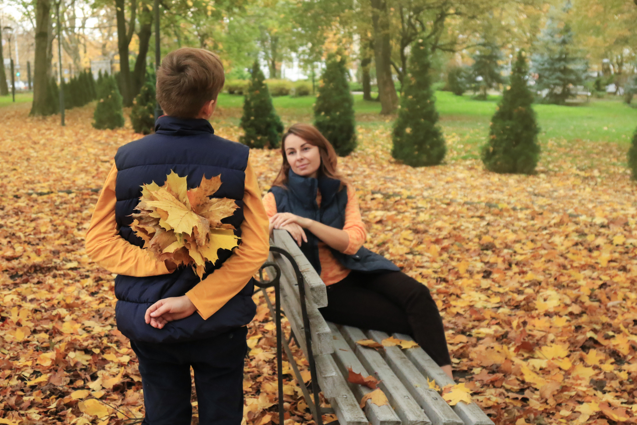 Осенняя фотосессия сына и мамы. Фотограф Зеленоградск Лиана Сопина