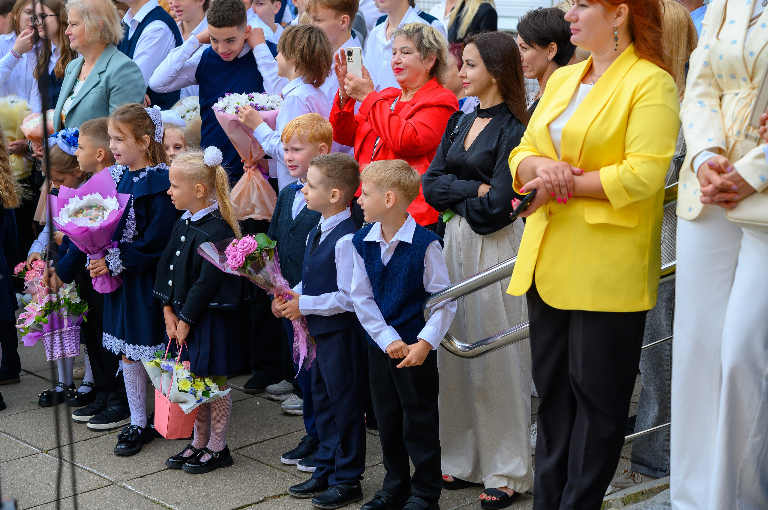 Вот звучит первый звонок, перед этим долгое приготовление к новому этапу в жизни, Яромир идет в школу. Фотоуслуги, услуги фотографа, фотографирование важных событий