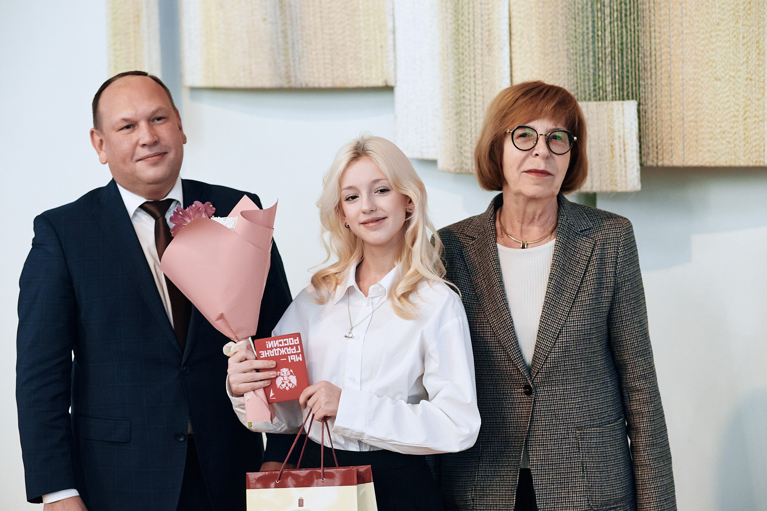 Получение паспорта. Мэрия г. Красноярск. Семейный и репортажной фотограф в Красноярске и Москве Виктор Бабинцев