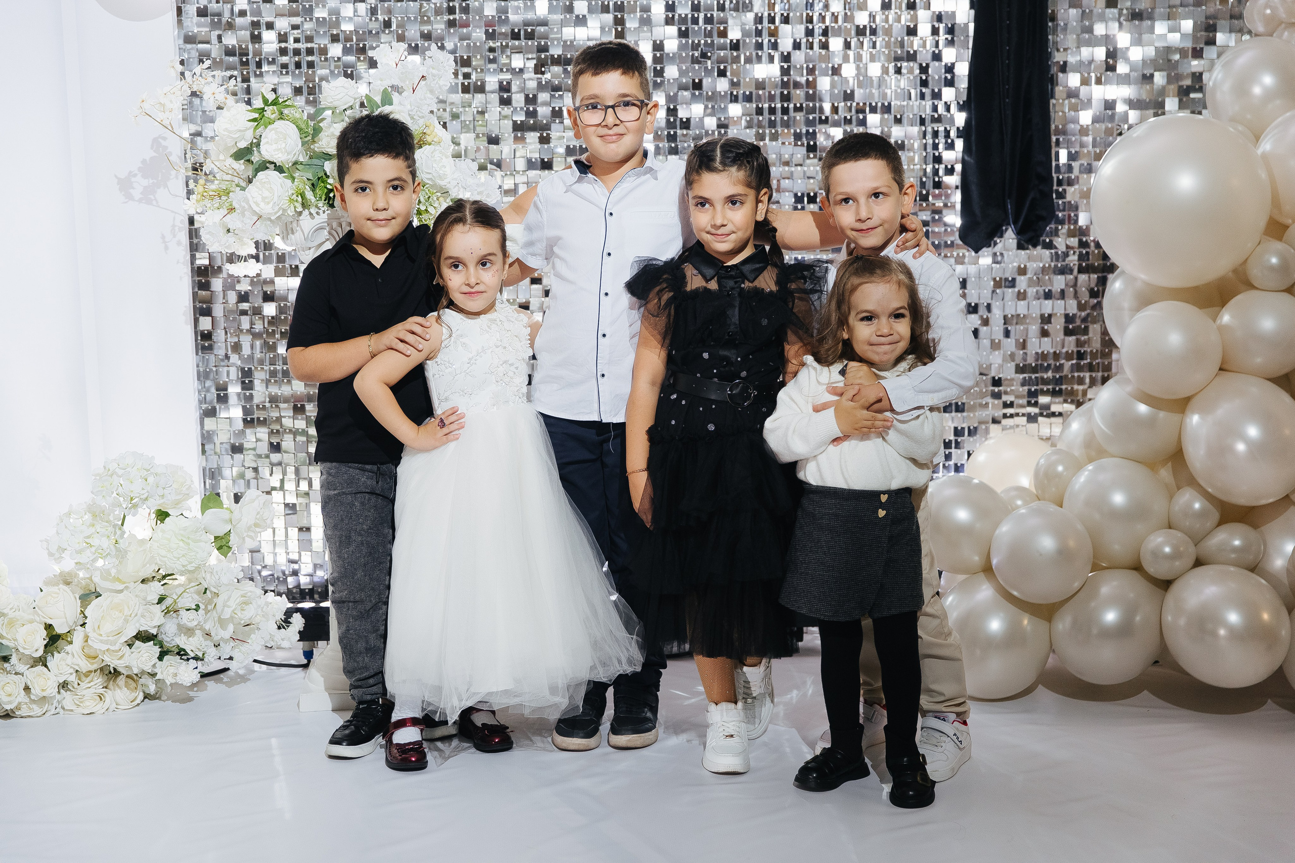 Ани и Назели. 35&5 День рождения, «Янтарь». Фотограф в Красноярске Надежда Воскресенская