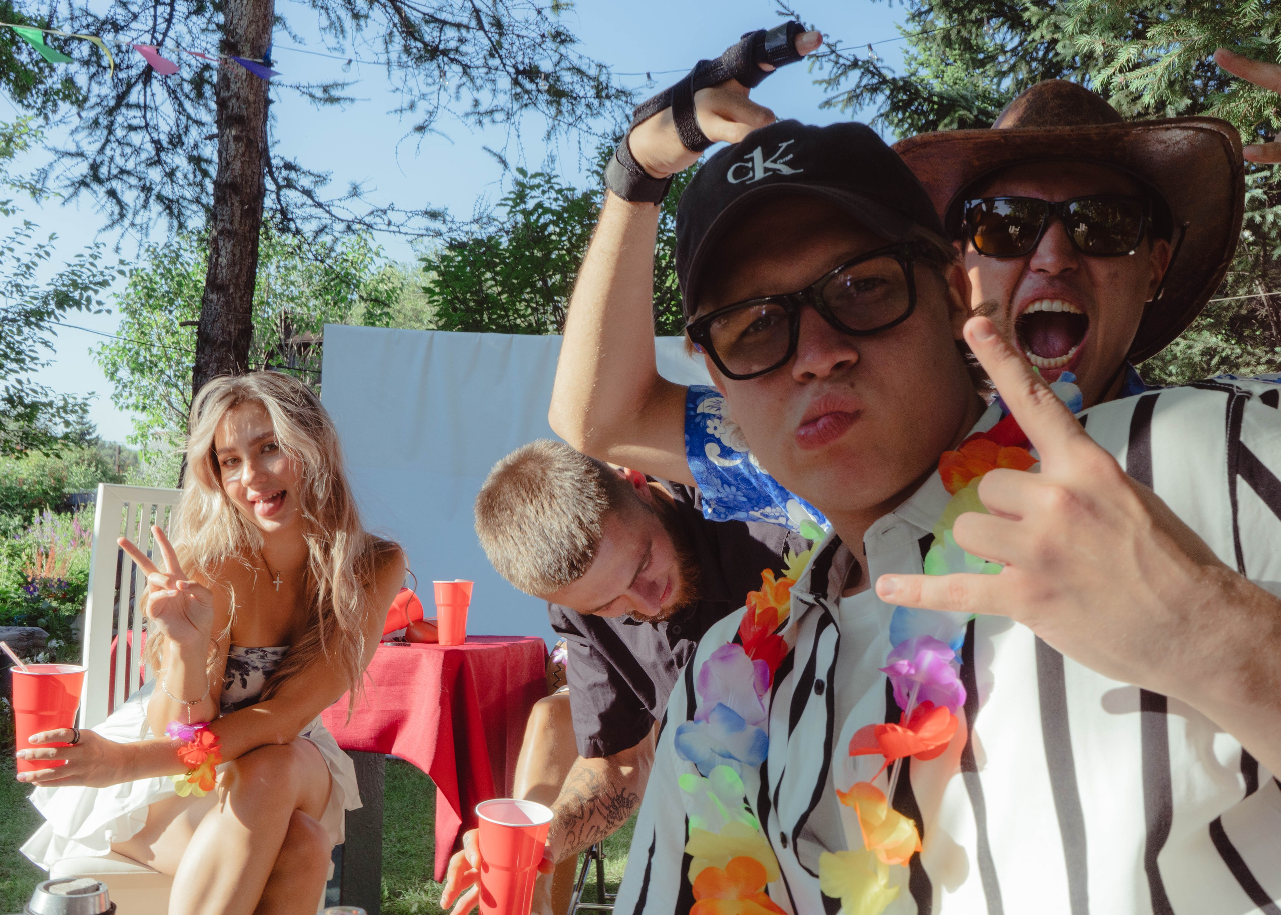 Гавайская вечеринка. Кир Анисин. Режиссер & фотограф