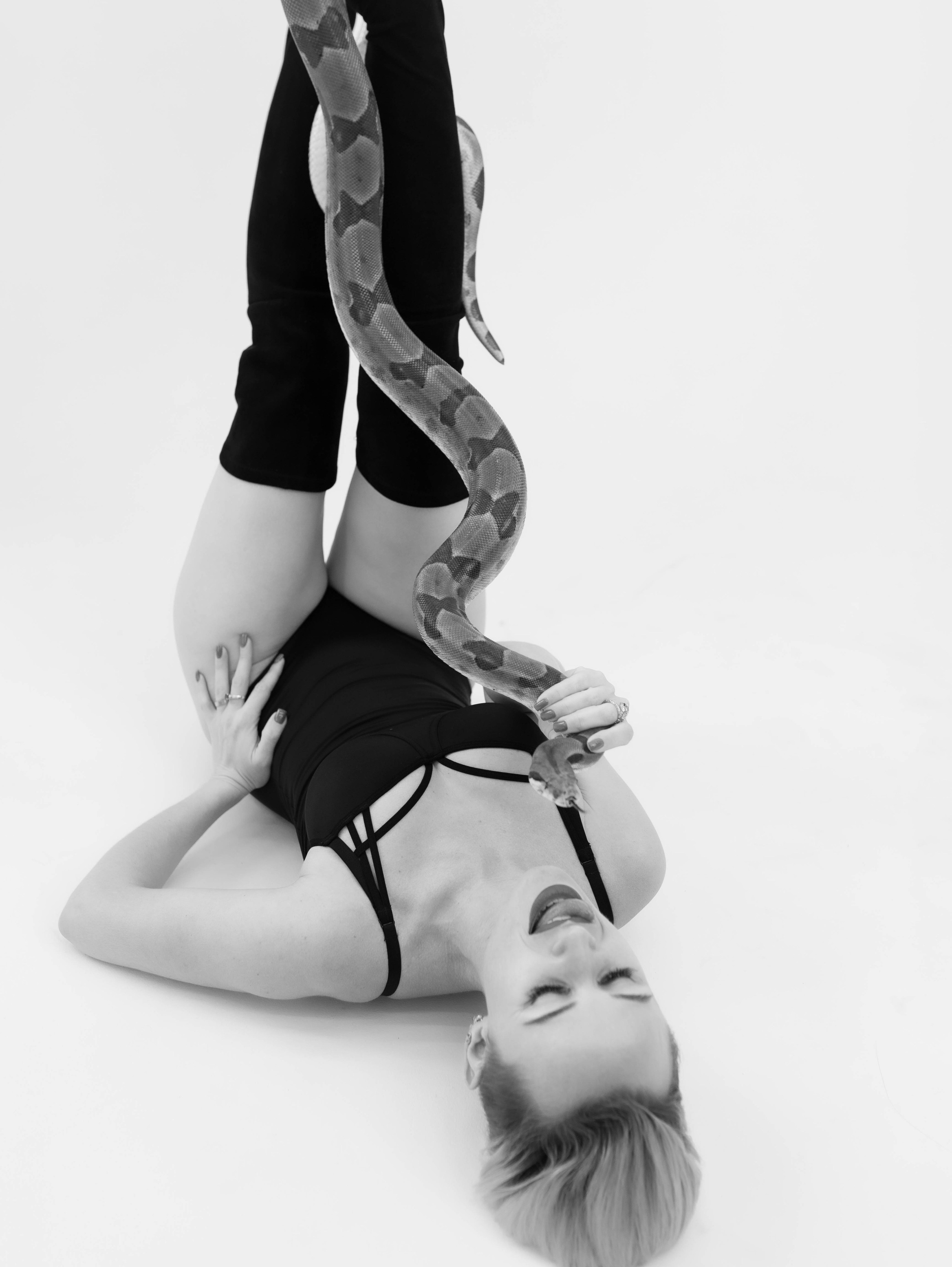 Фотосессии со змейкой. Свадебный и семейный фотограф Виолетта в Липецке