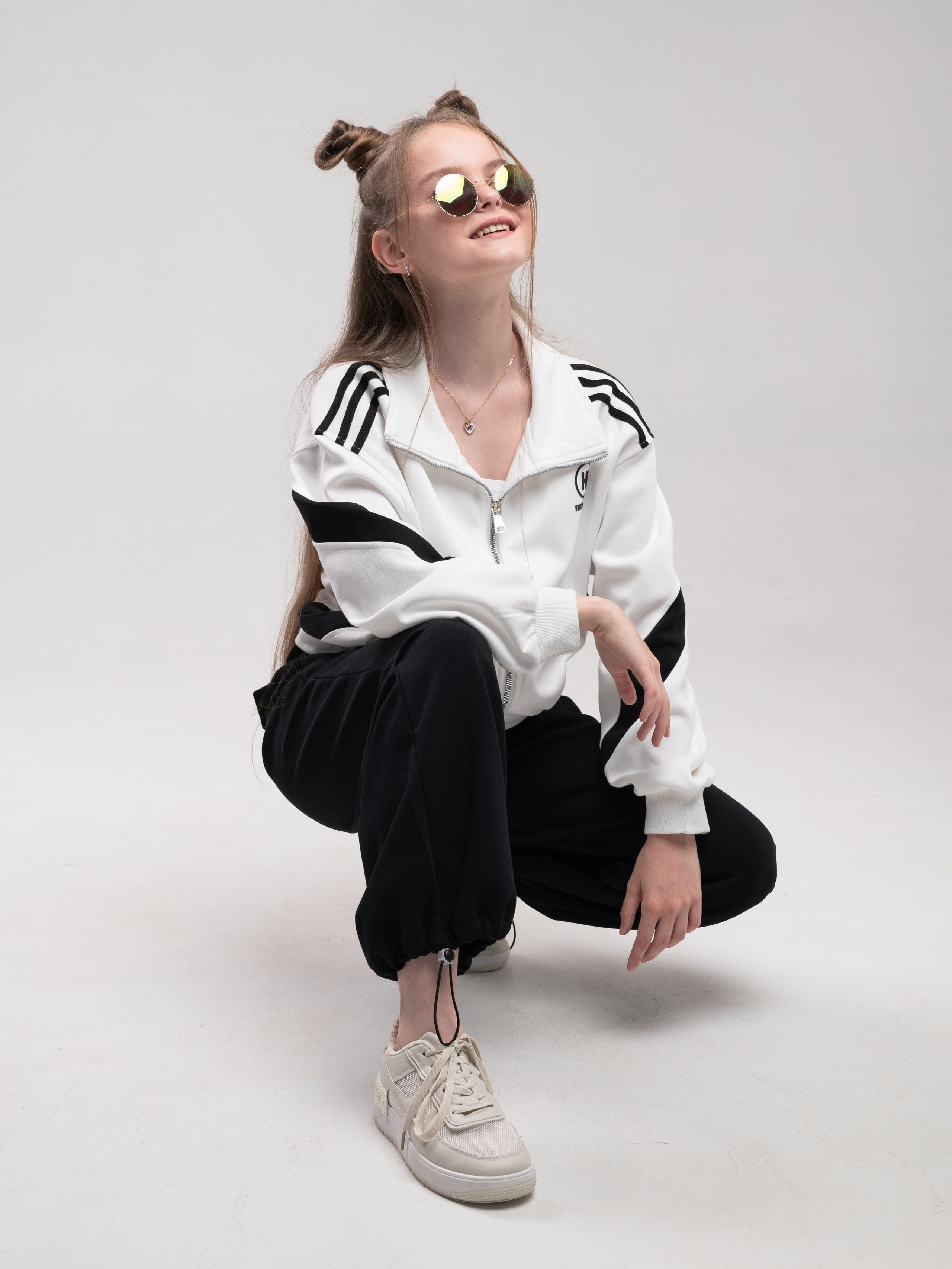 Костюмы для девочки. Предметный фотограф, фото для маркетплейсов Пятигорск, КМВ