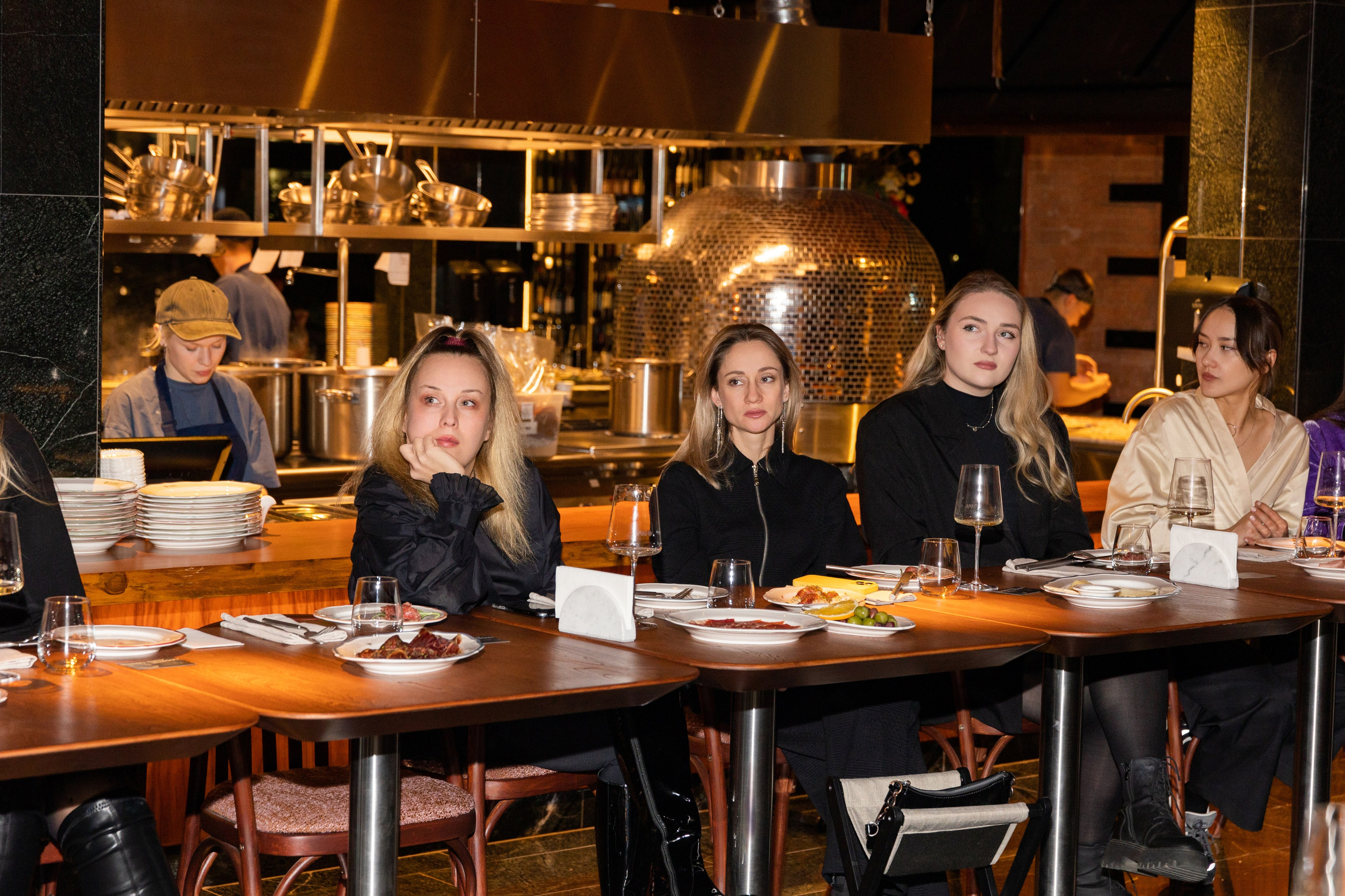 Бизнес ужин в ресторане Tbilissimo. Выпускные альбомы во Владивостоке