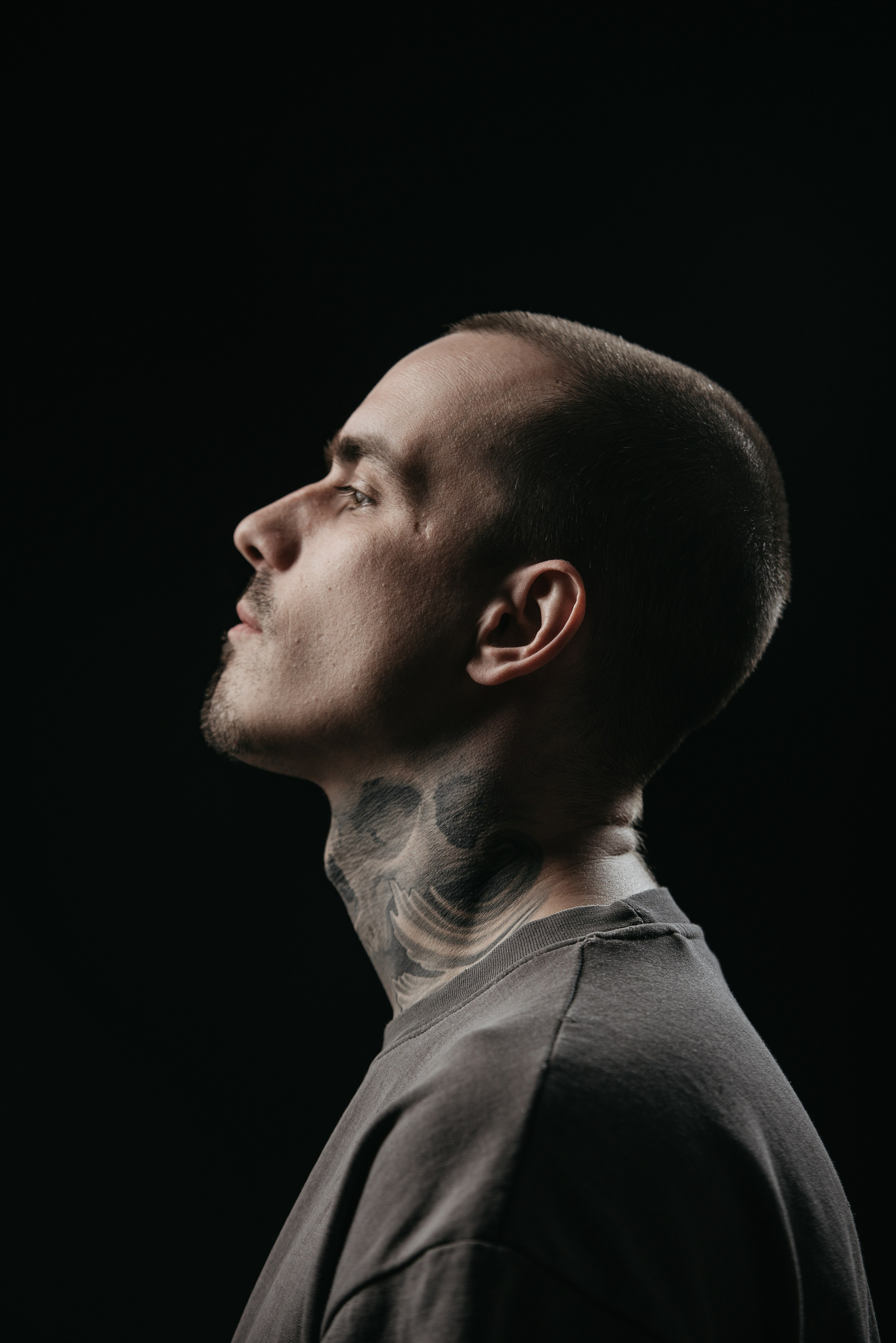 Тату-мастер. Роман Бочаров