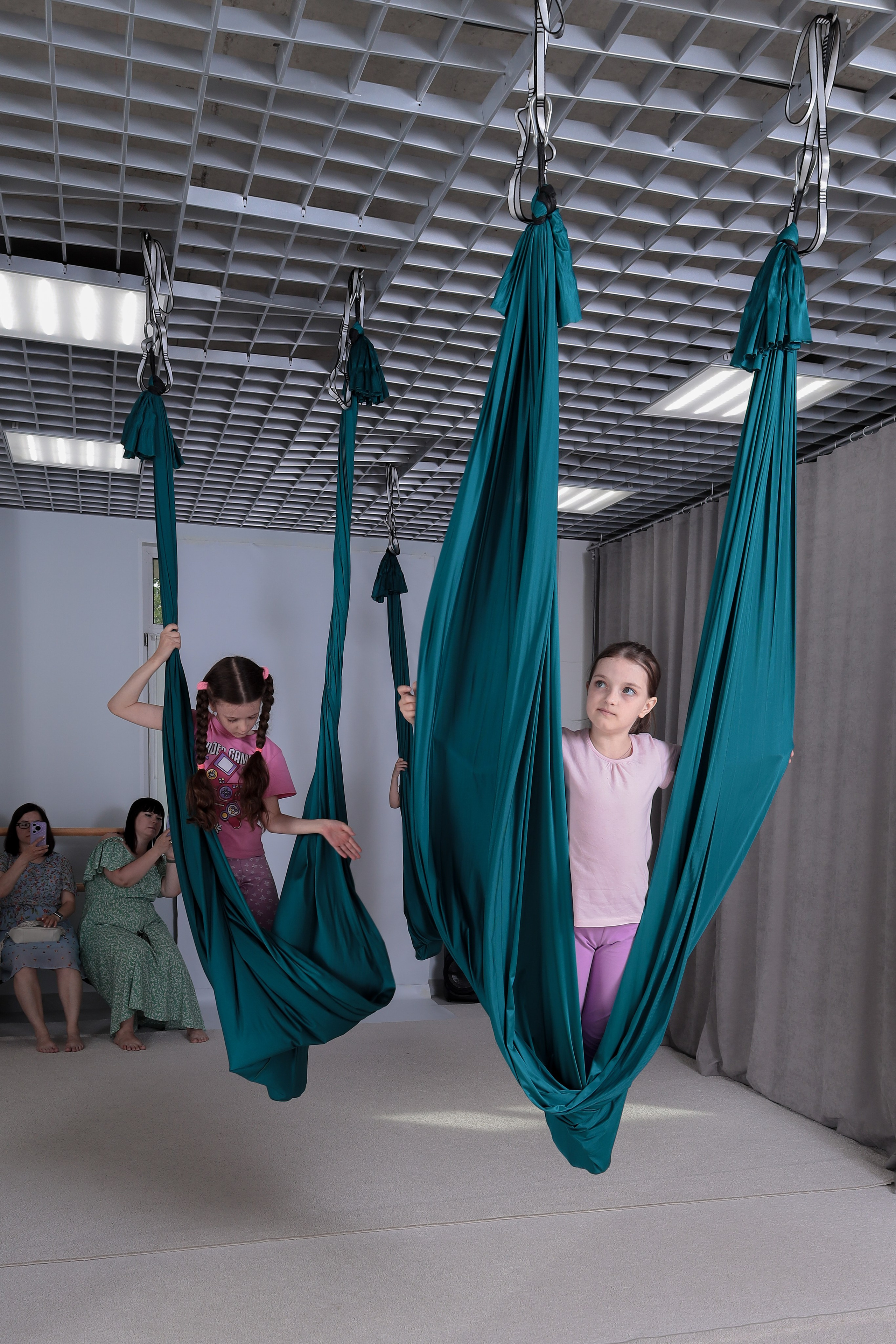 Детская аэройога. Фотограф Надршина Лилия