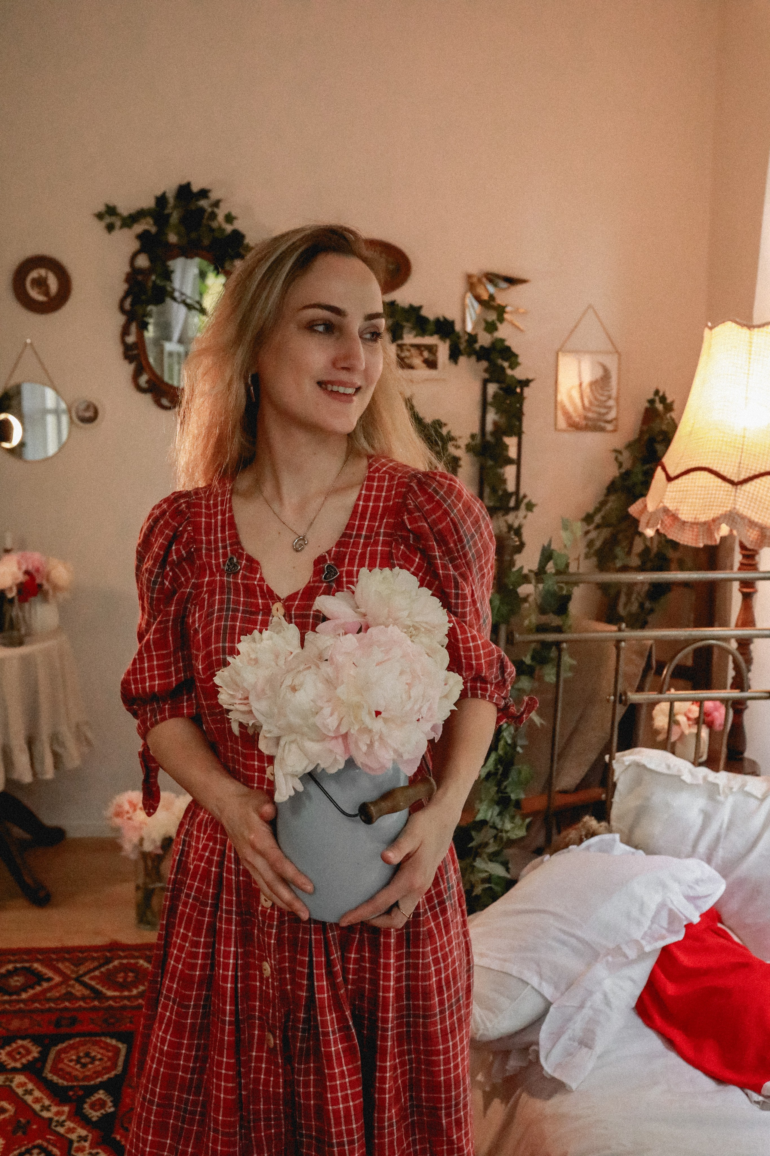 Пионы на балконе