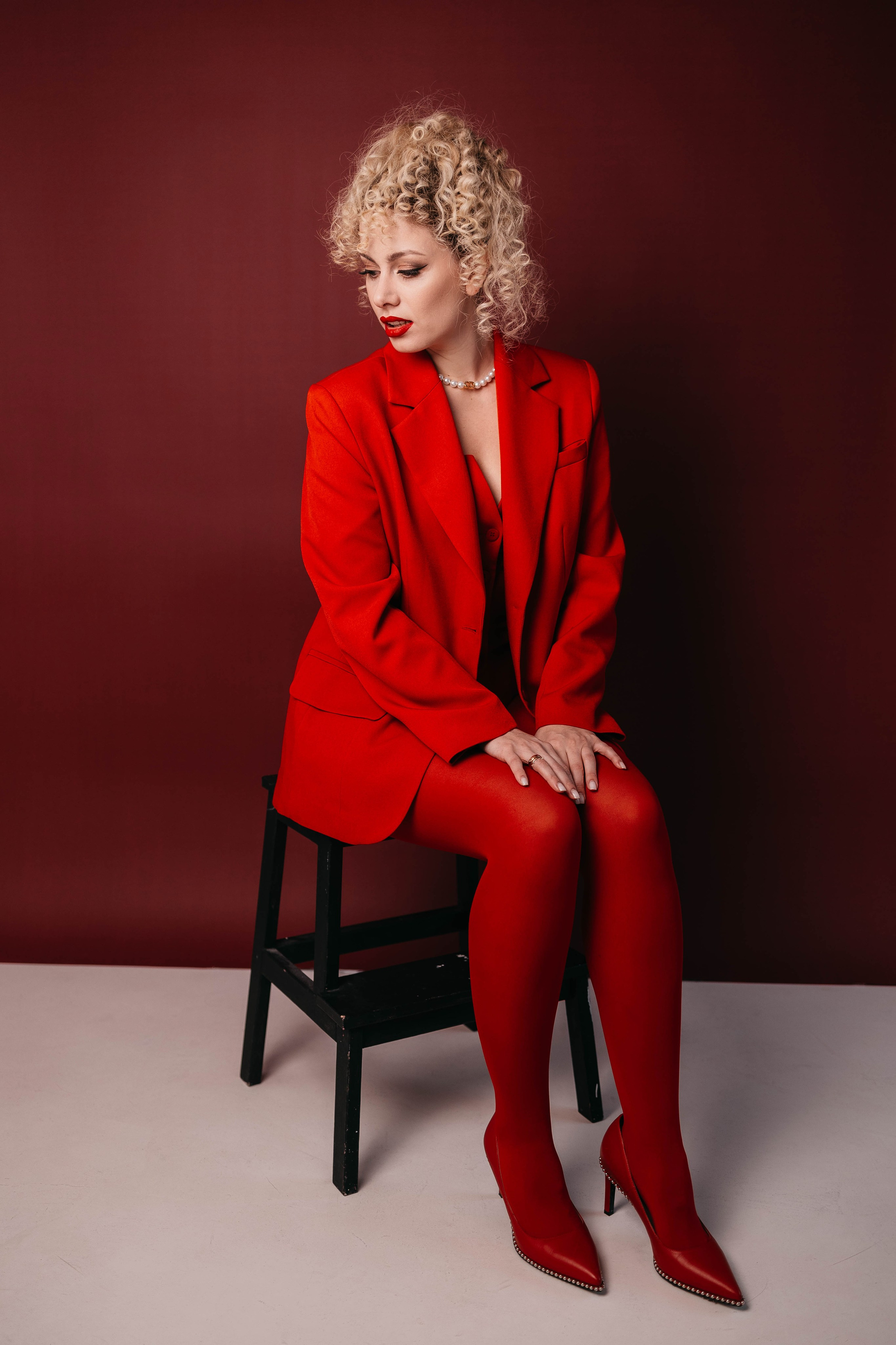 Ира в красном. Фотостудия Cute_photostudio в Твери. Фотограф в Твери Лагодная Яна