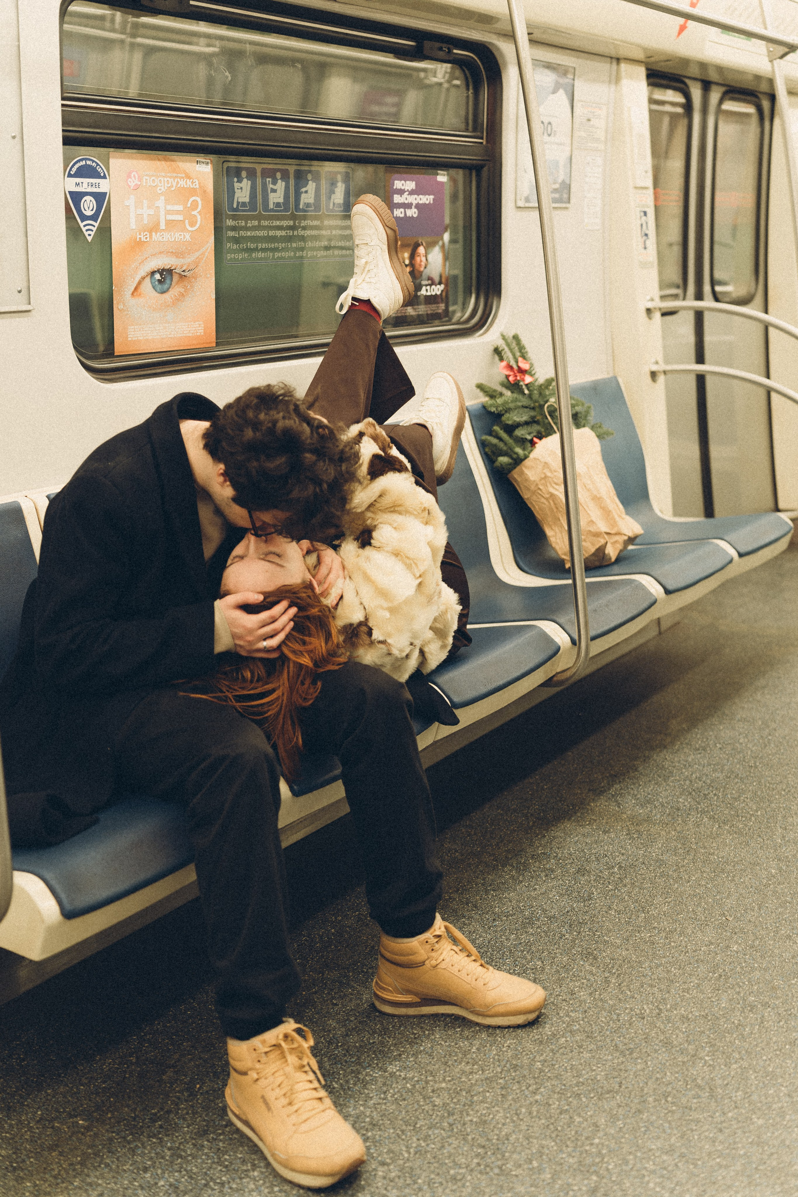 НОВОГОДНЯЯ ФОТОСЕСИИЯ ПАРЫ В МЕТРО ЛЮБОВЬ. Профессиональный фотограф, Санкт-Петербург — Виктория Богомолова